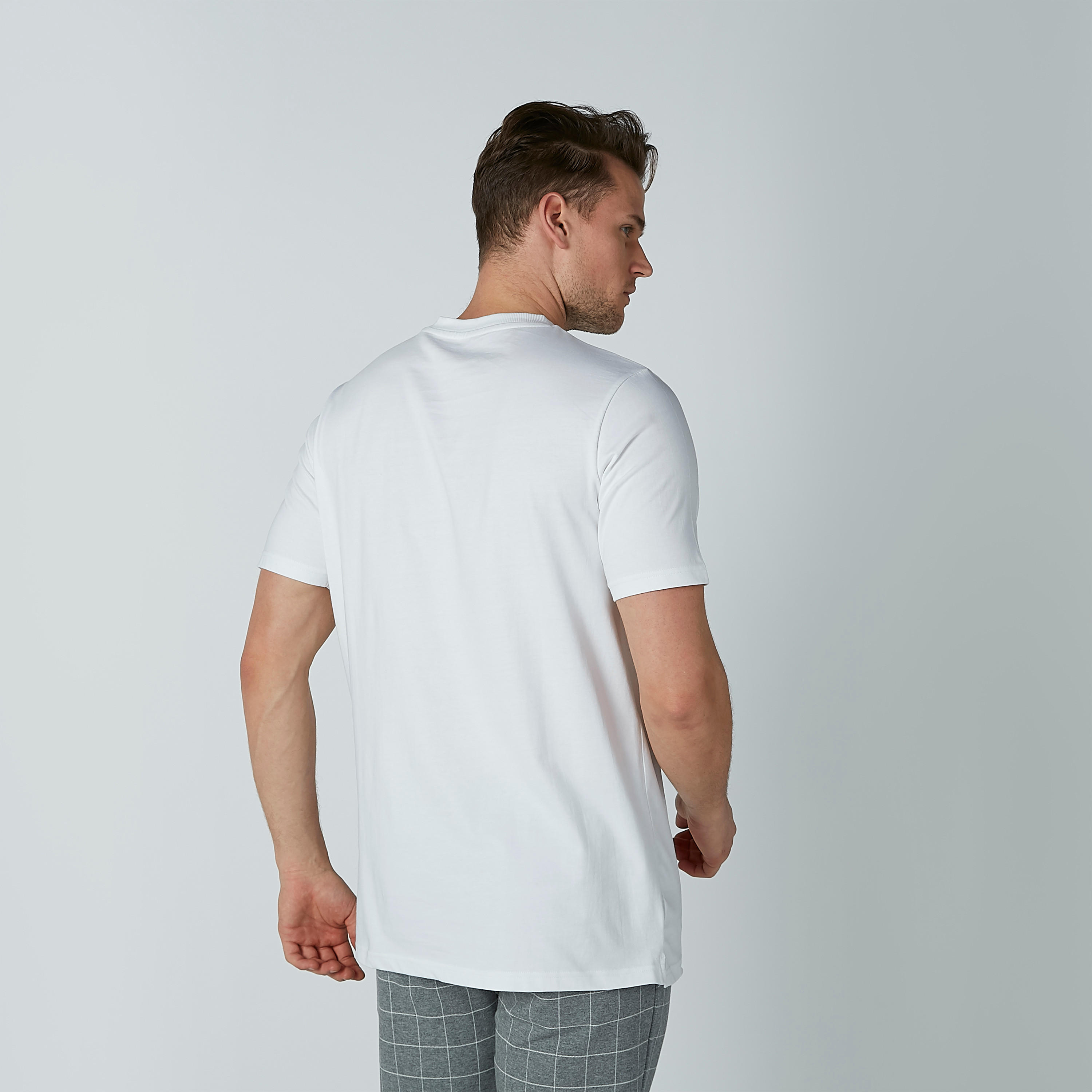 تيشيرت بياقة مستديرة وأكمام قصيرة وتفاصيل ترتر-men-clothing-tshirtsandpolos-tshirts-image-4