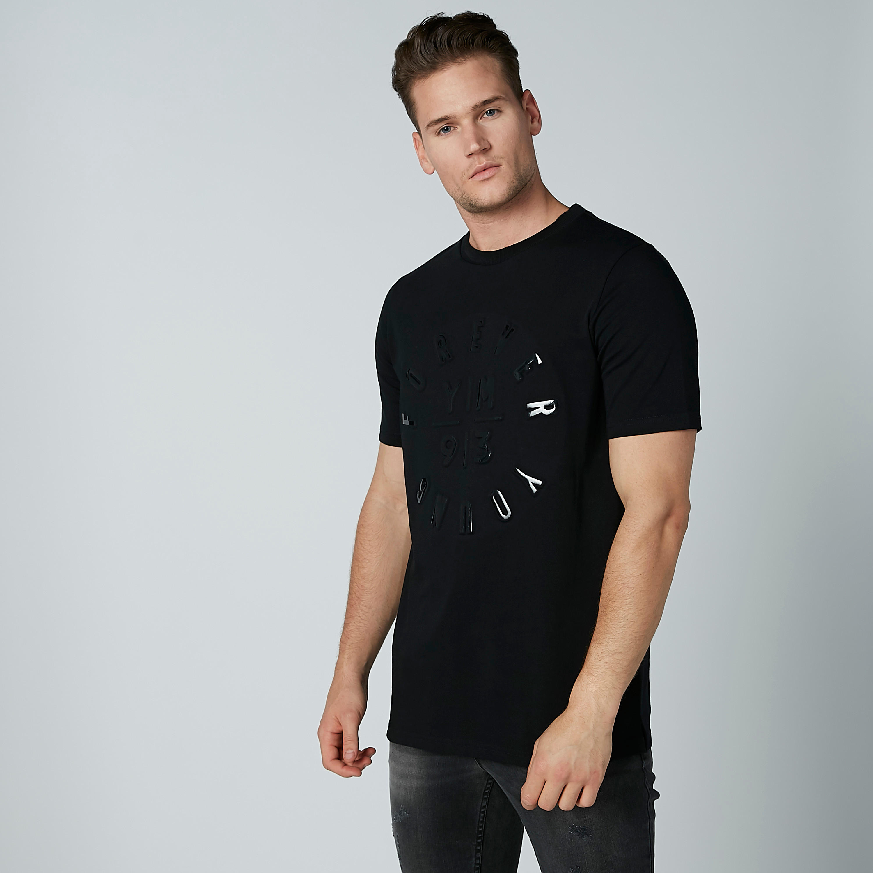 تيشيرت بياقة مستديرة وأكمام قصيرة وطبعات-men-clothing-tshirtsandpolos-tshirts-image-2