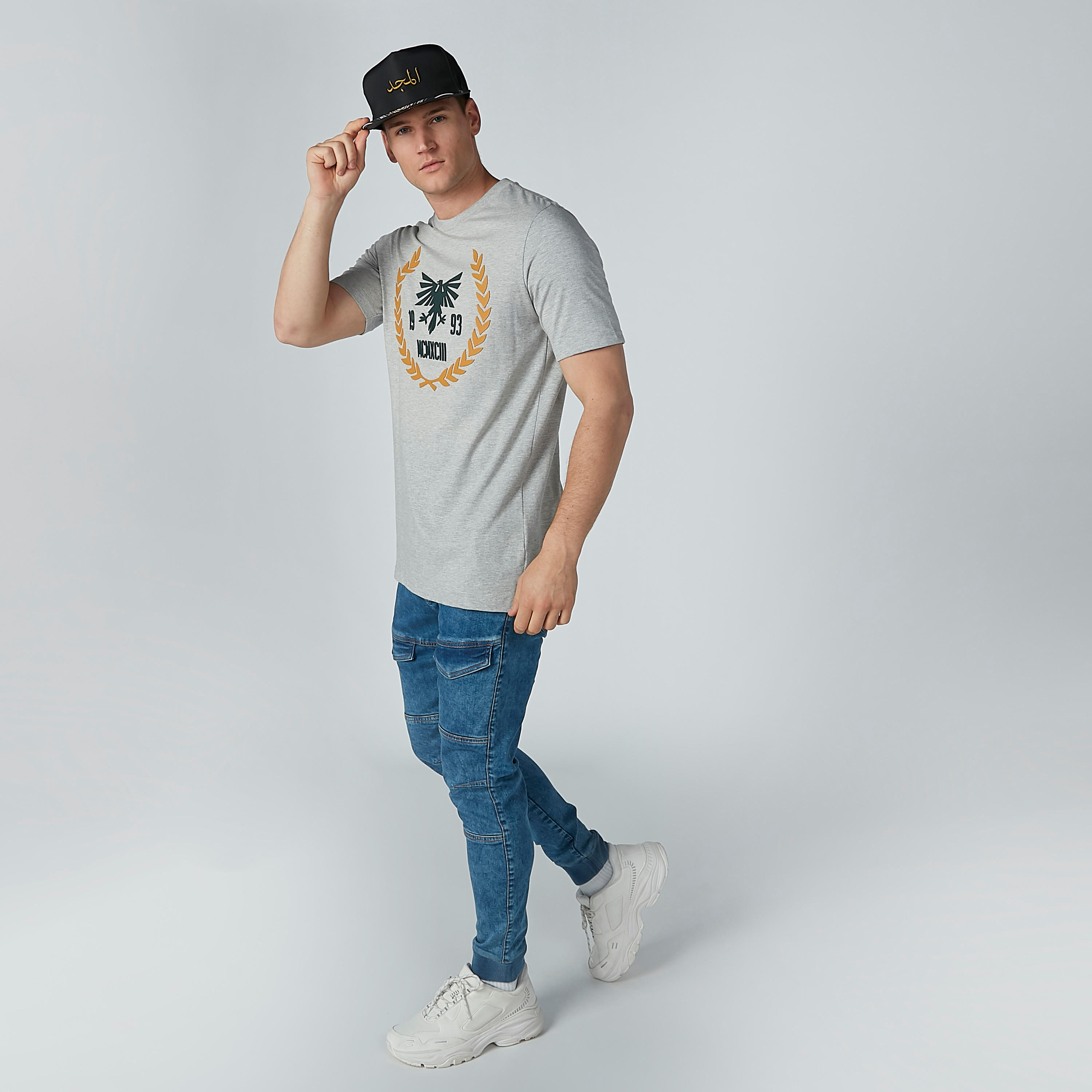 تيشيرت بياقة مستديرة وأكمام قصيرة وطبعات-men-clothing-tshirtsandpolos-tshirts-image-1
