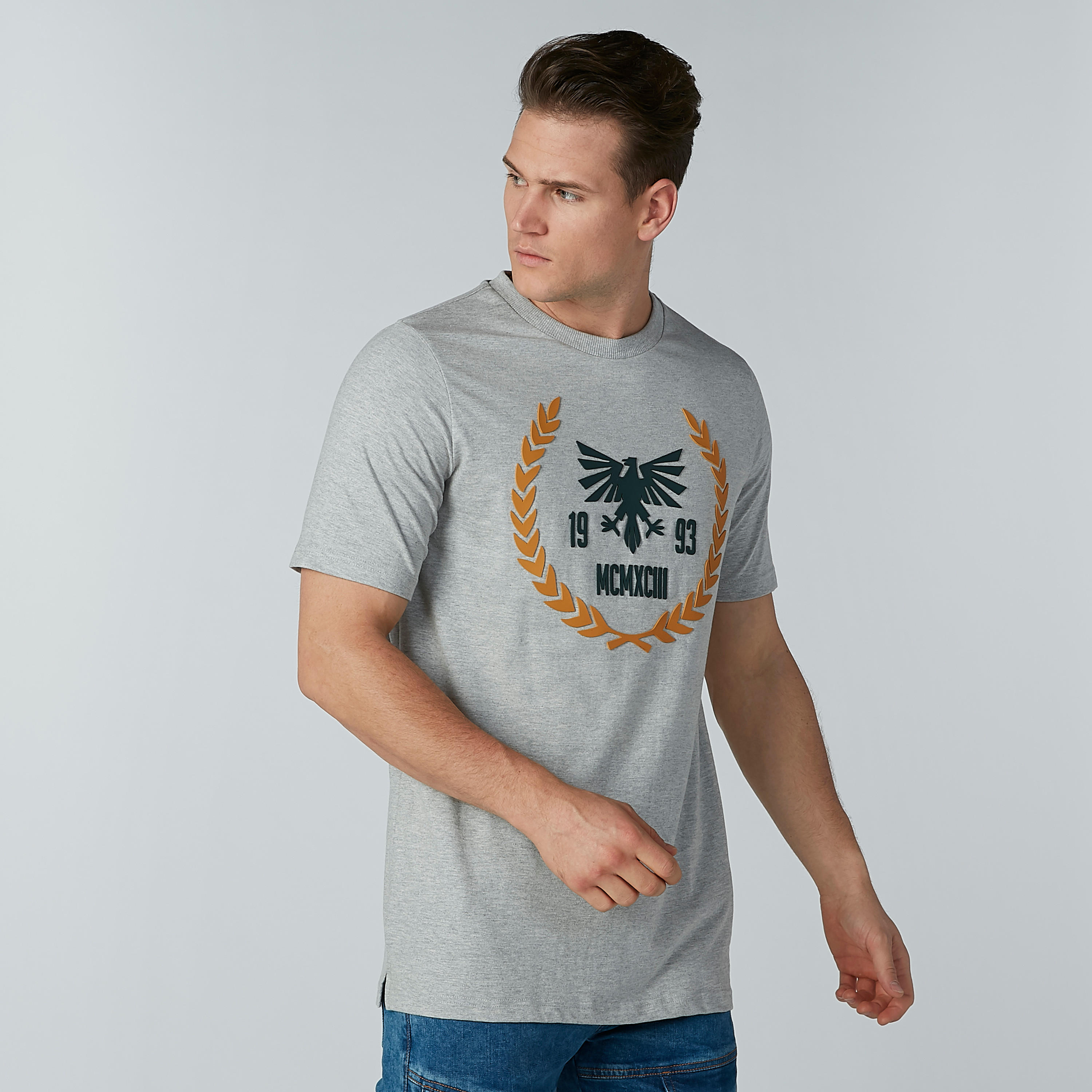 تيشيرت بياقة مستديرة وأكمام قصيرة وطبعات-men-clothing-tshirtsandpolos-tshirts-image-2