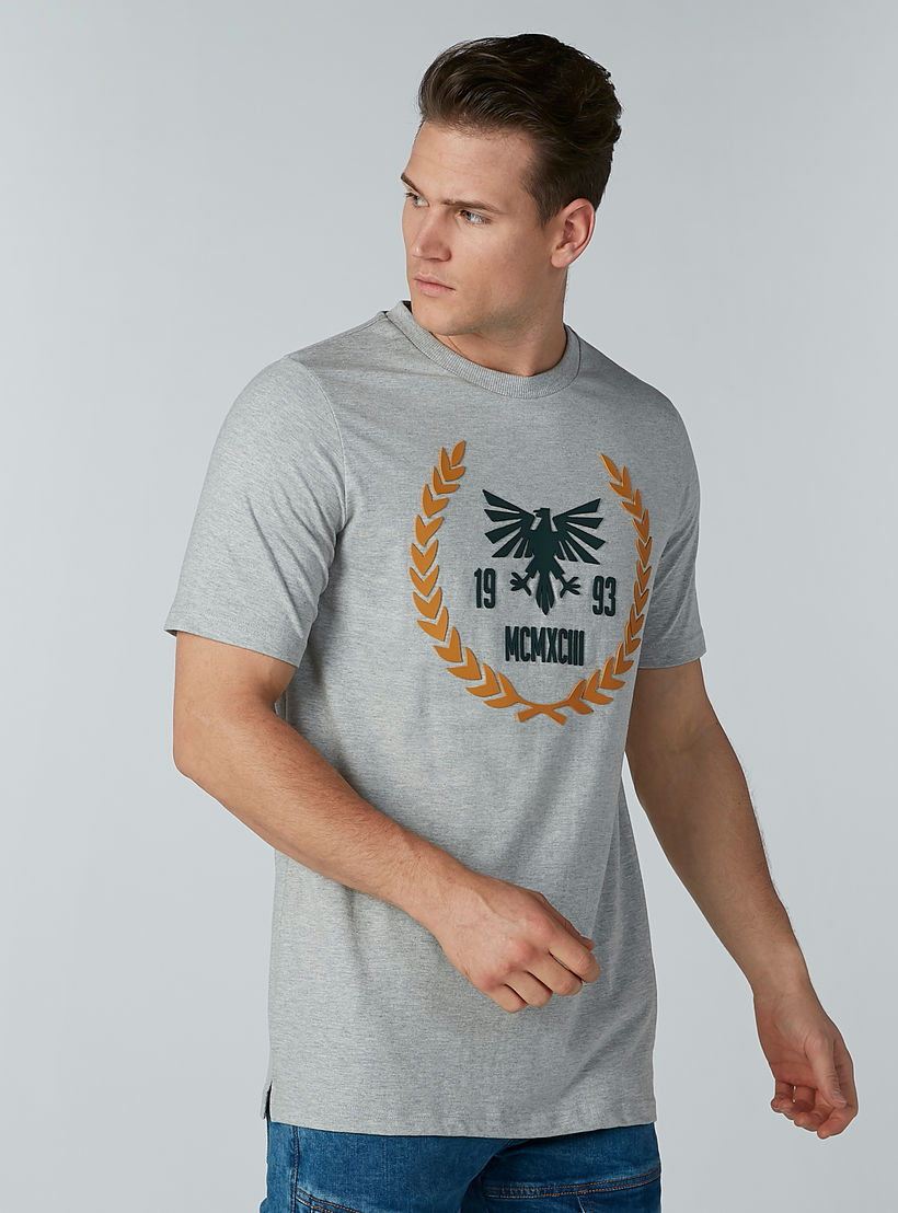 تيشيرت بياقة مستديرة وأكمام قصيرة وطبعات-men-clothing-tshirtsandpolos-tshirts-image-2