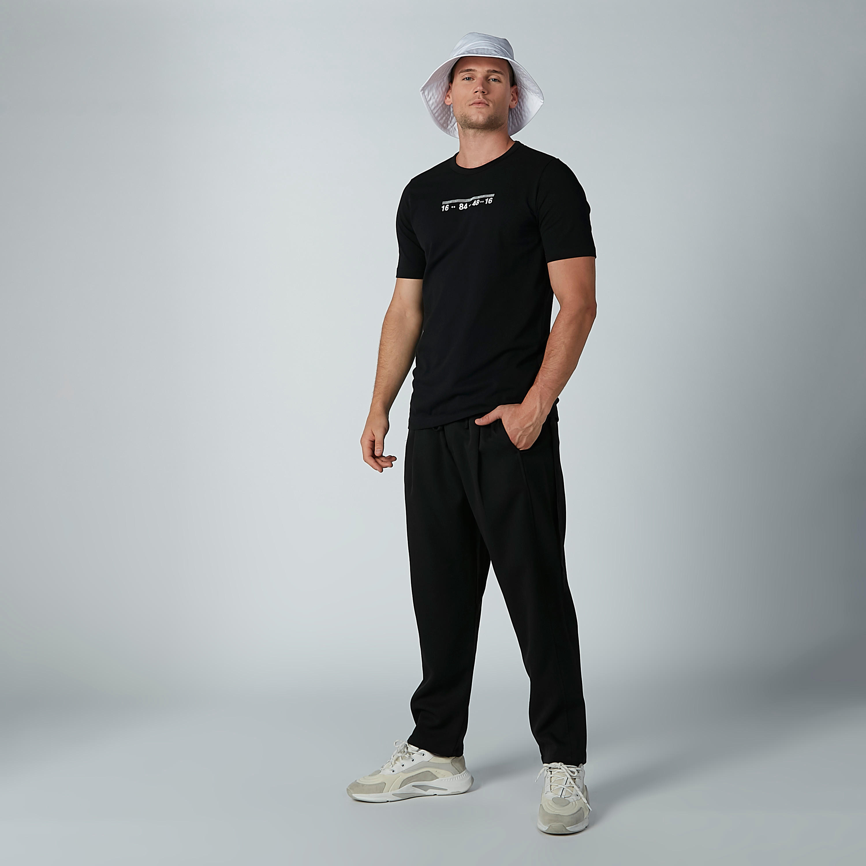 تيشيرت بطبعات وياقة مستديرة وأكمام قصيرة-men-clothing-tshirtsandpolos-tshirts-image-4