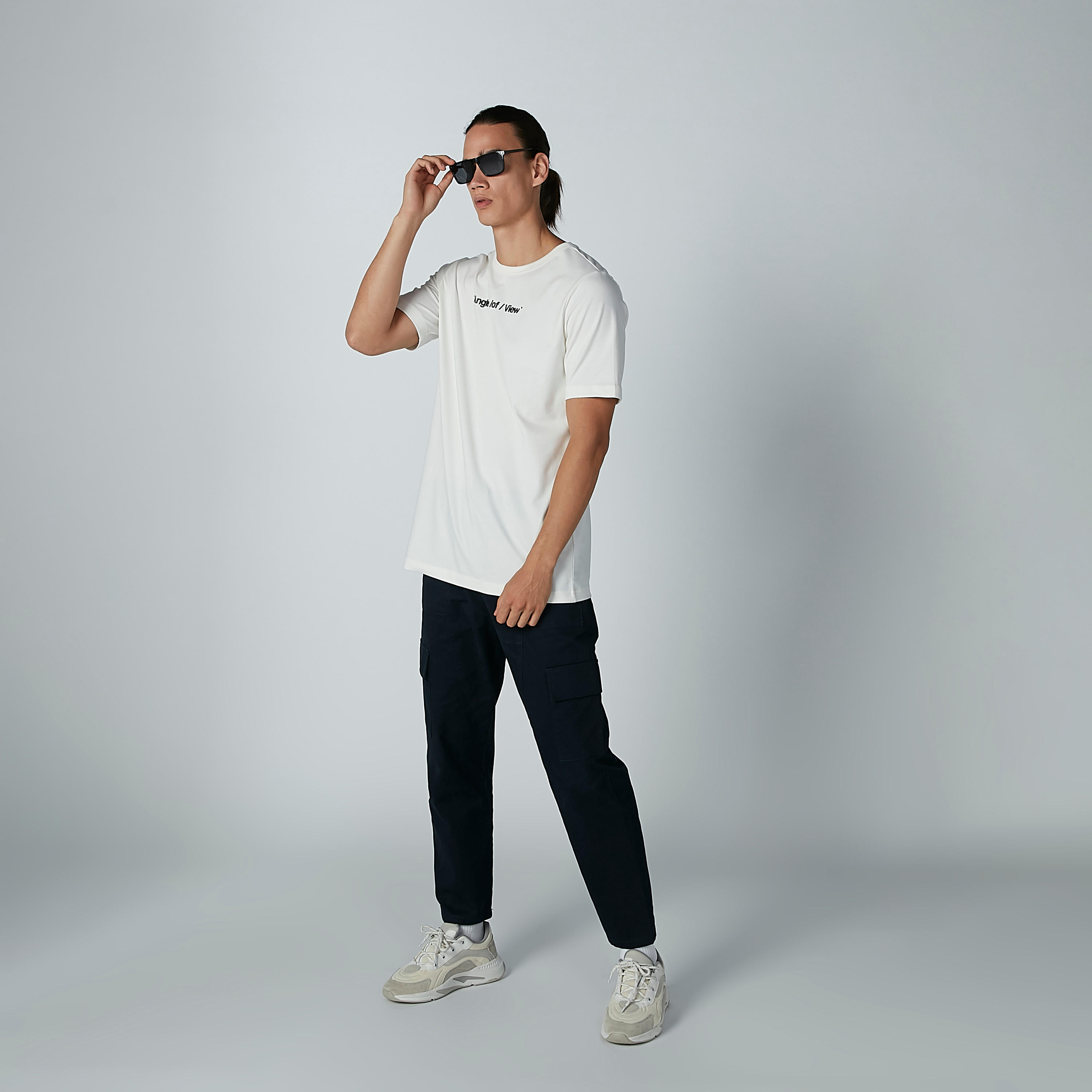 تيشيرت بطبعات وياقة مستديرة وأكمام قصيرة-men-clothing-tshirtsandpolos-tshirts-image-2