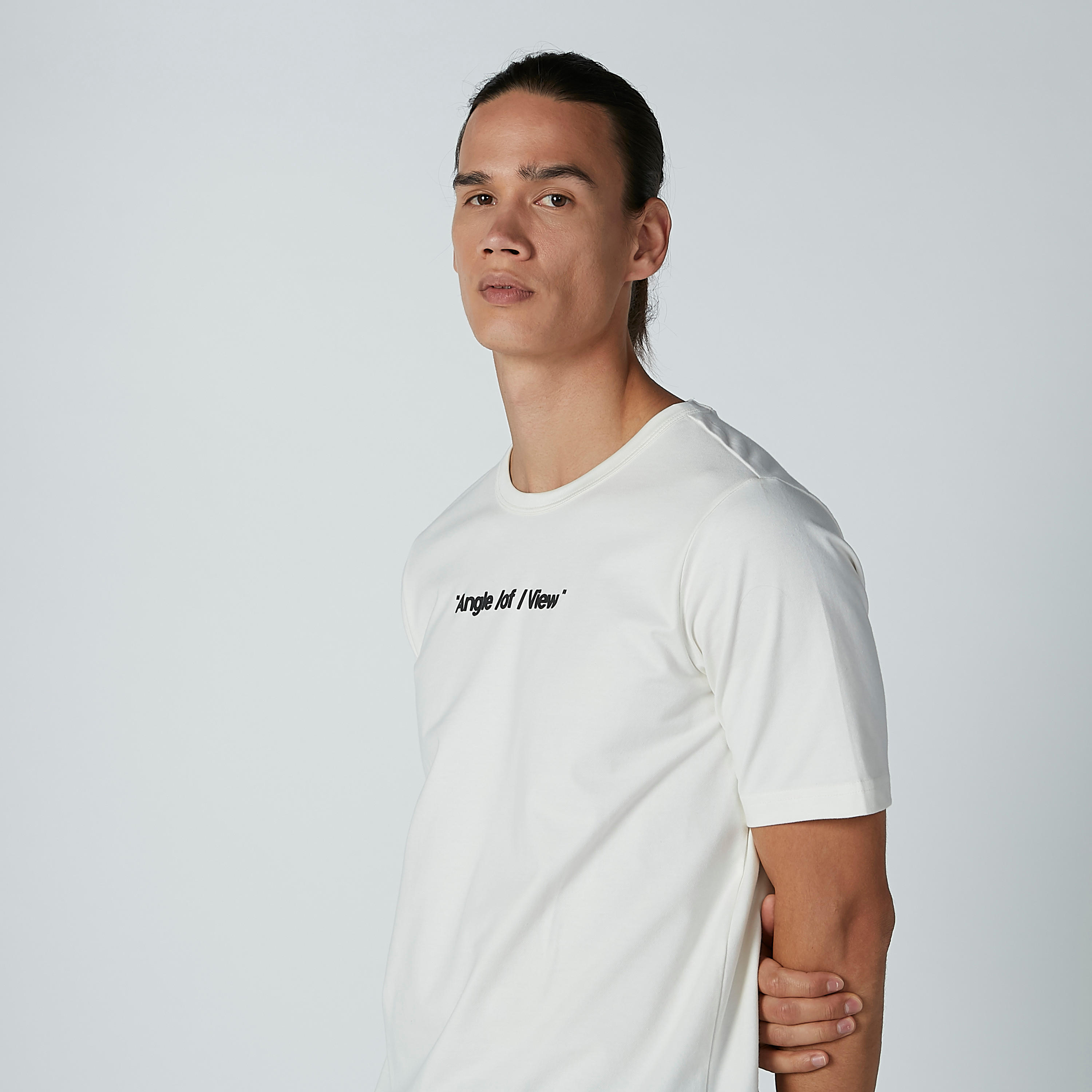 تيشيرت بطبعات وياقة مستديرة وأكمام قصيرة-men-clothing-tshirtsandpolos-tshirts-image-4