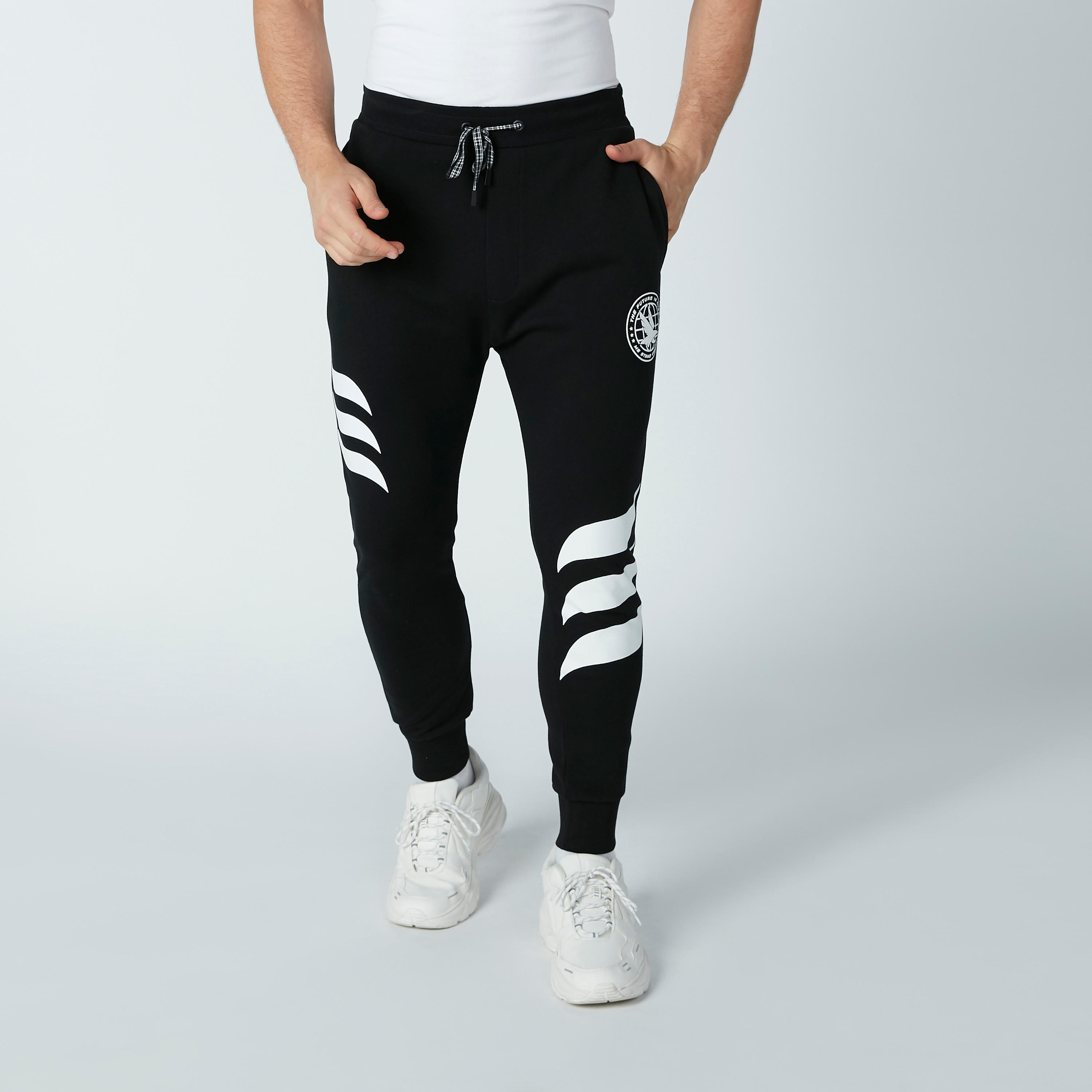 بطال رياضي طويل بقصّة سليم بخصر متوسط الارتفاع وجيوب وطبعات-men-clothing-bottoms-joggers-image-1
