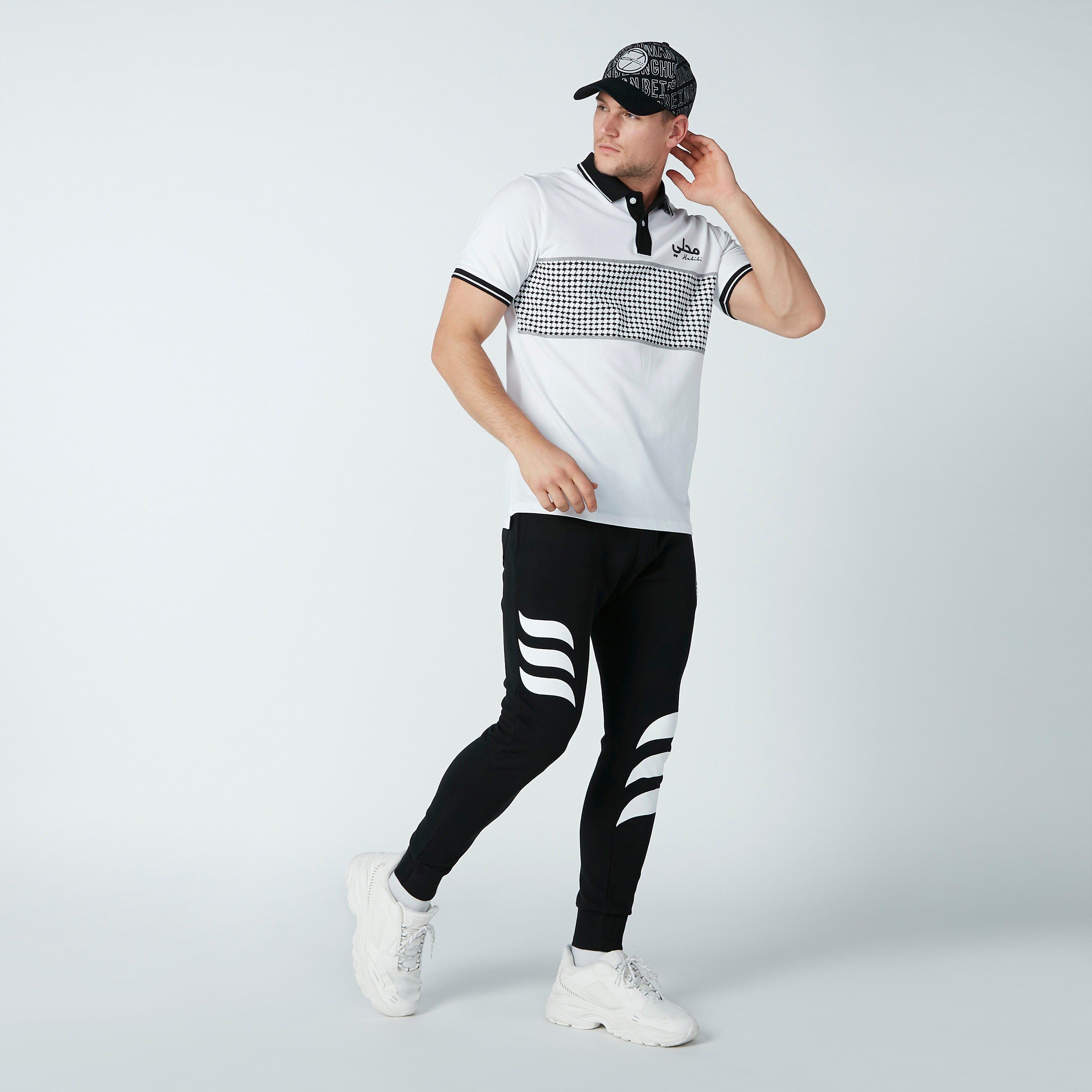 بطال رياضي طويل بقصّة سليم بخصر متوسط الارتفاع وجيوب وطبعات-men-clothing-bottoms-joggers-image-2