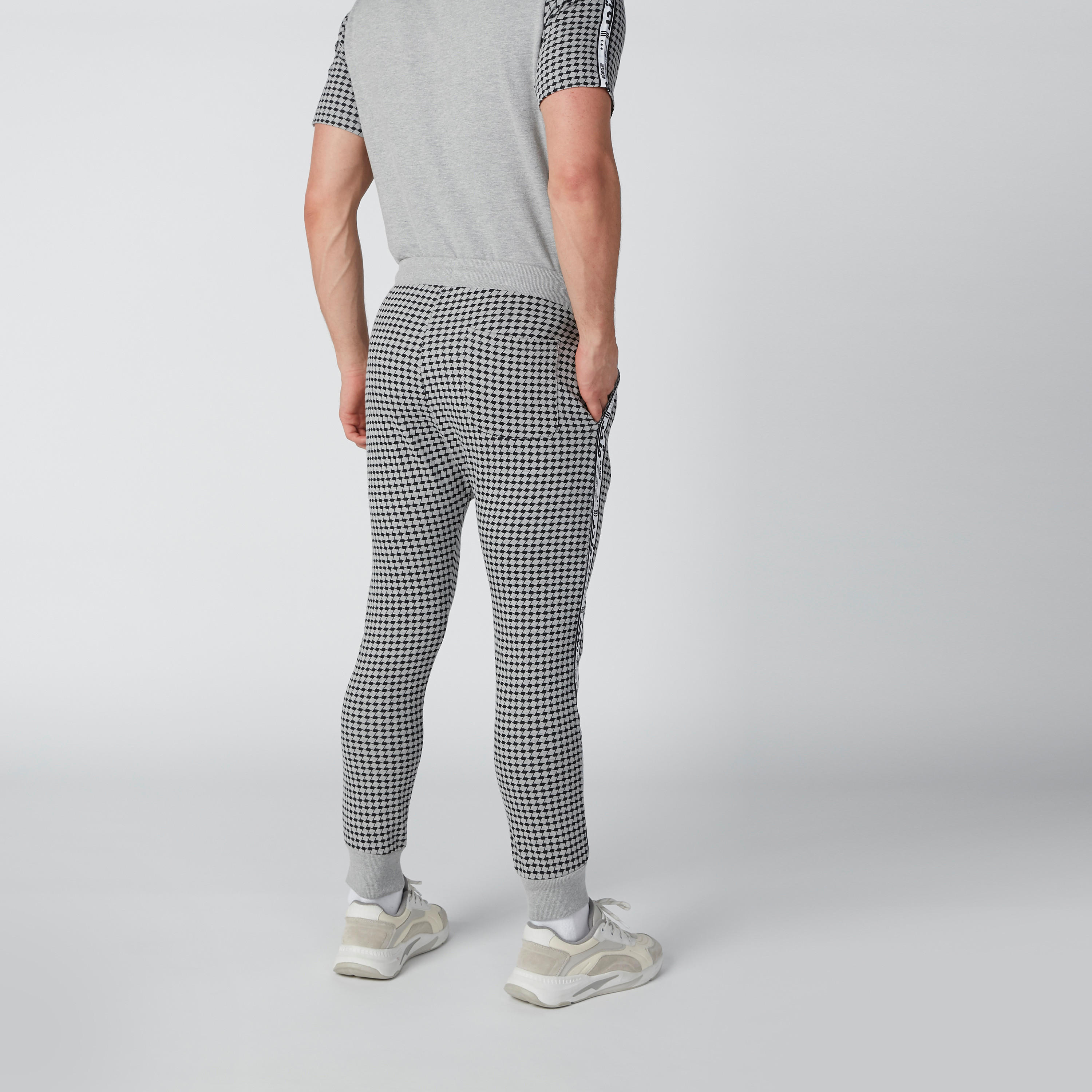 بنطال رياضي كاروهات بخصر متوسط الارتفاع وشريطة-men-clothing-bottoms-joggers-image-3