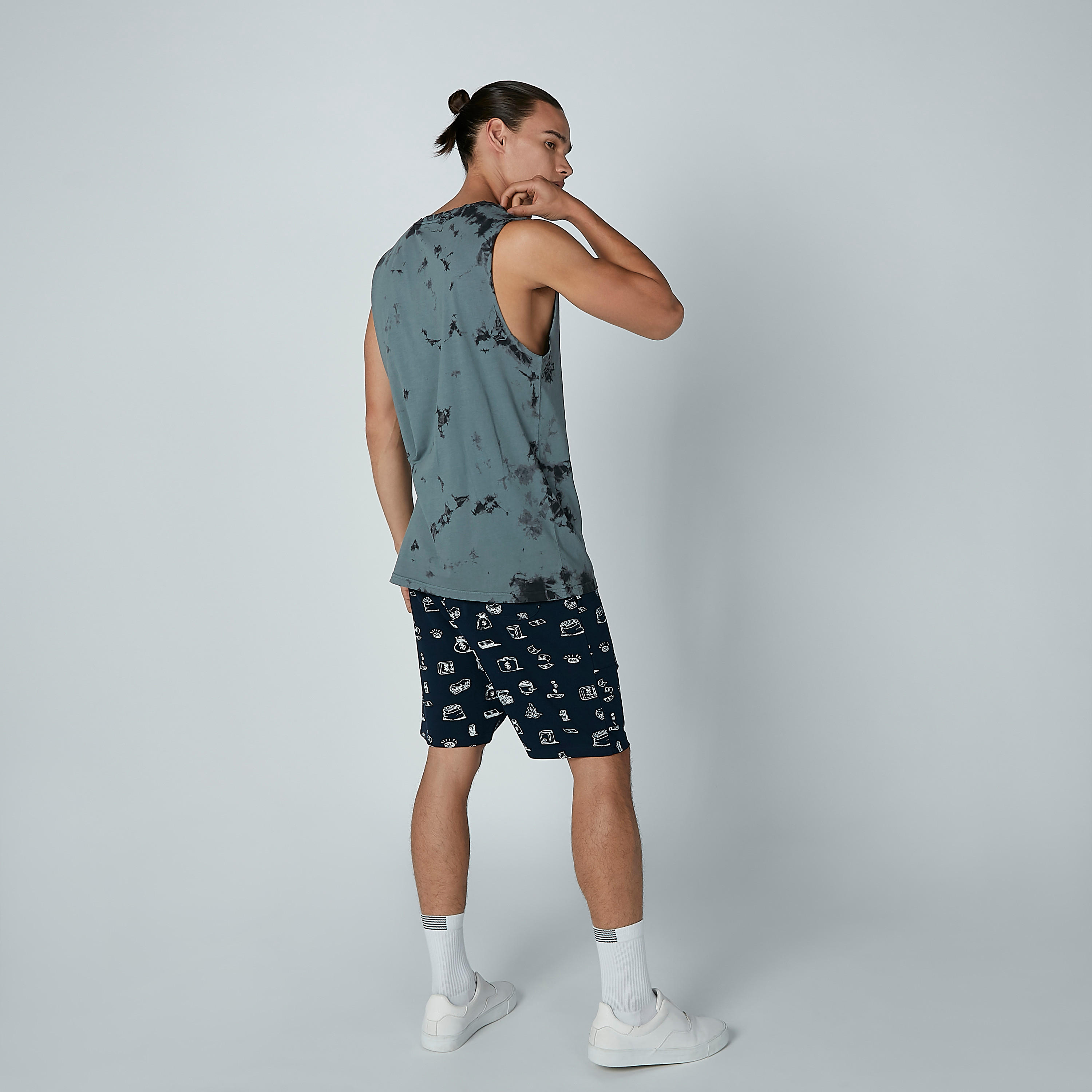 تيشيرت دون أكمام بياقة مستديرة وطبعات-men-clothing-tshirtsandpolos-tshirts-image-1