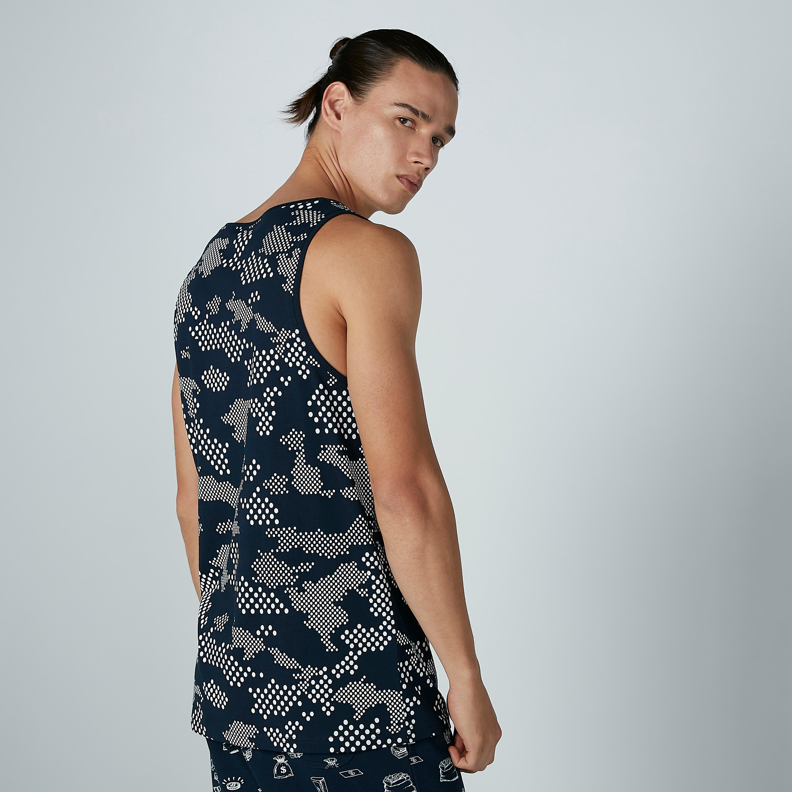 تيشيرت دون أكمام بياقة مستديرة وطبعات-men-clothing-tshirtsandpolos-tshirts-image-4