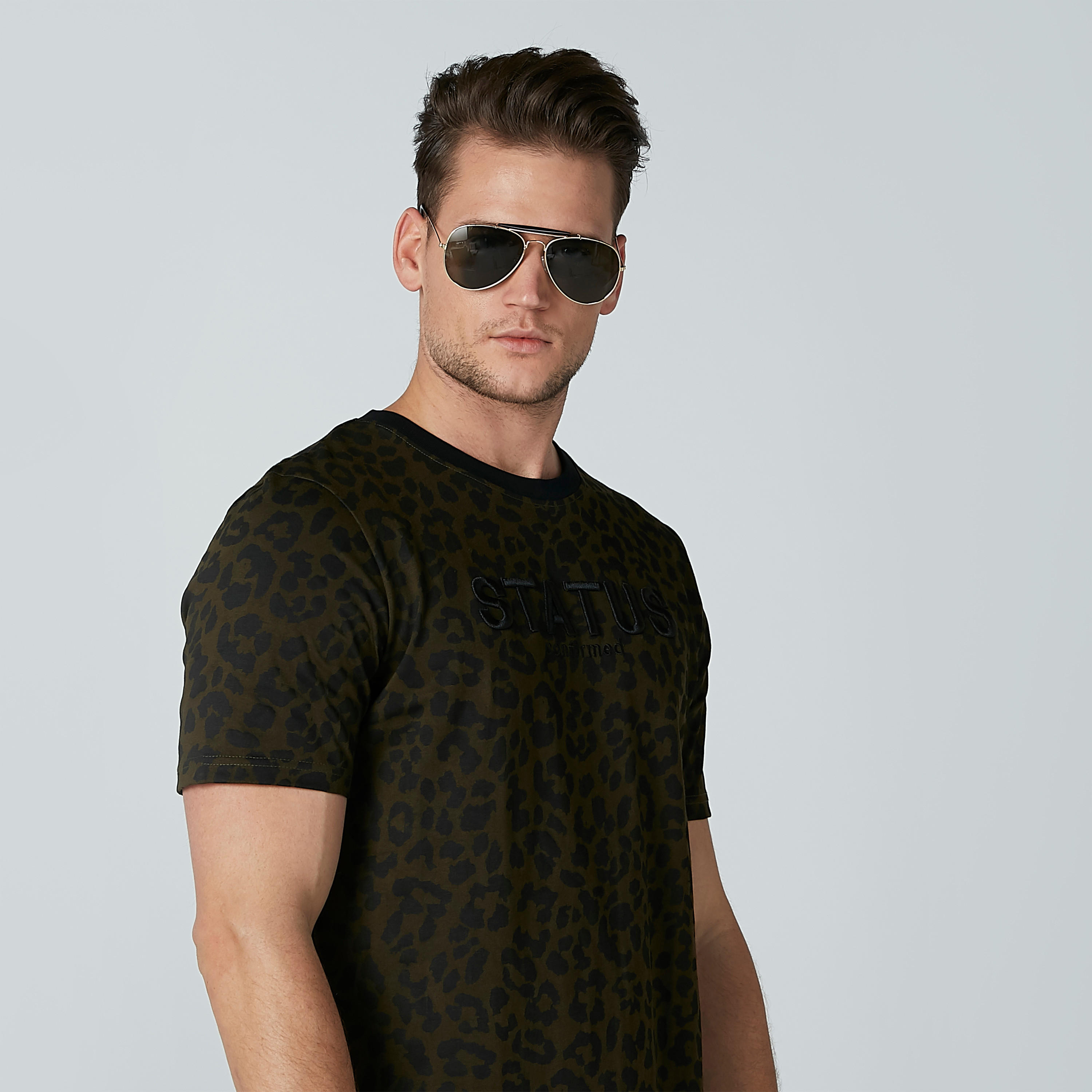 تيشيرت مطرّز بياقة مستديرة وأكمام قصيرة وطبعات-men-clothing-tshirtsandpolos-tshirts-image-4