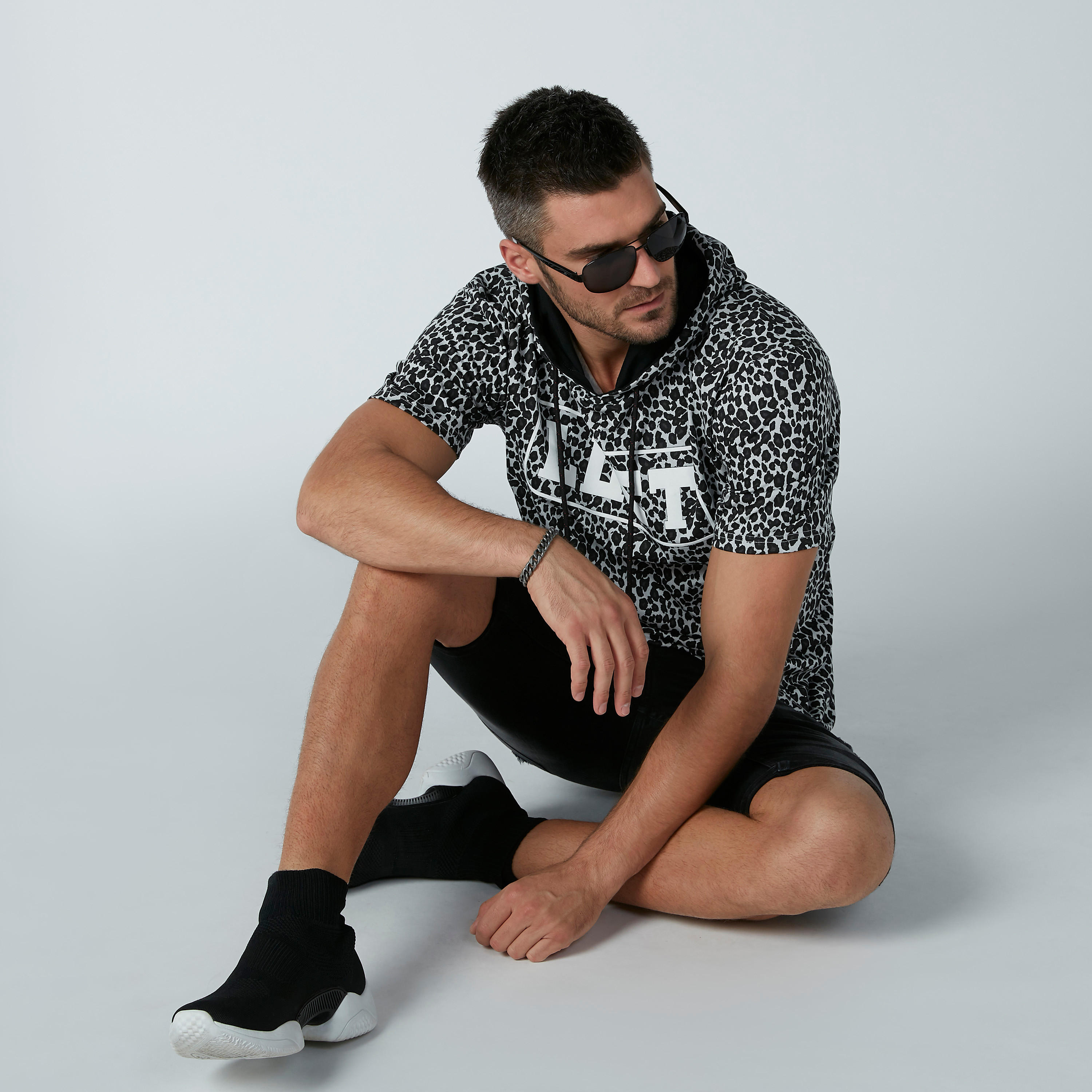 تيشيرت بأكمام قصيرة وطبعات-men-clothing-tshirtsandpolos-tshirts-image-2