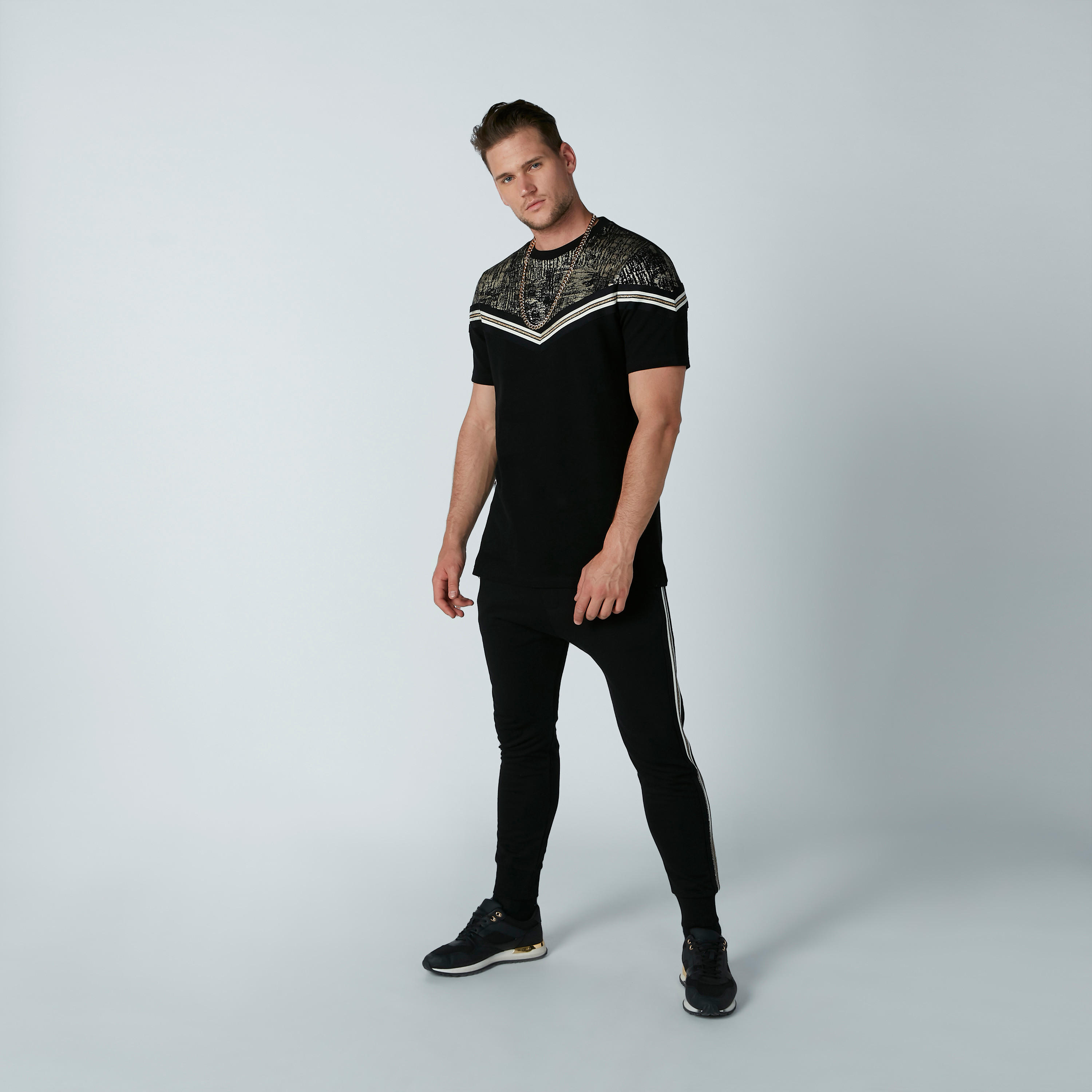 بنطال رياضي بقصّة سليم ورباط وشريطة-men-clothing-bottoms-joggers-image-1