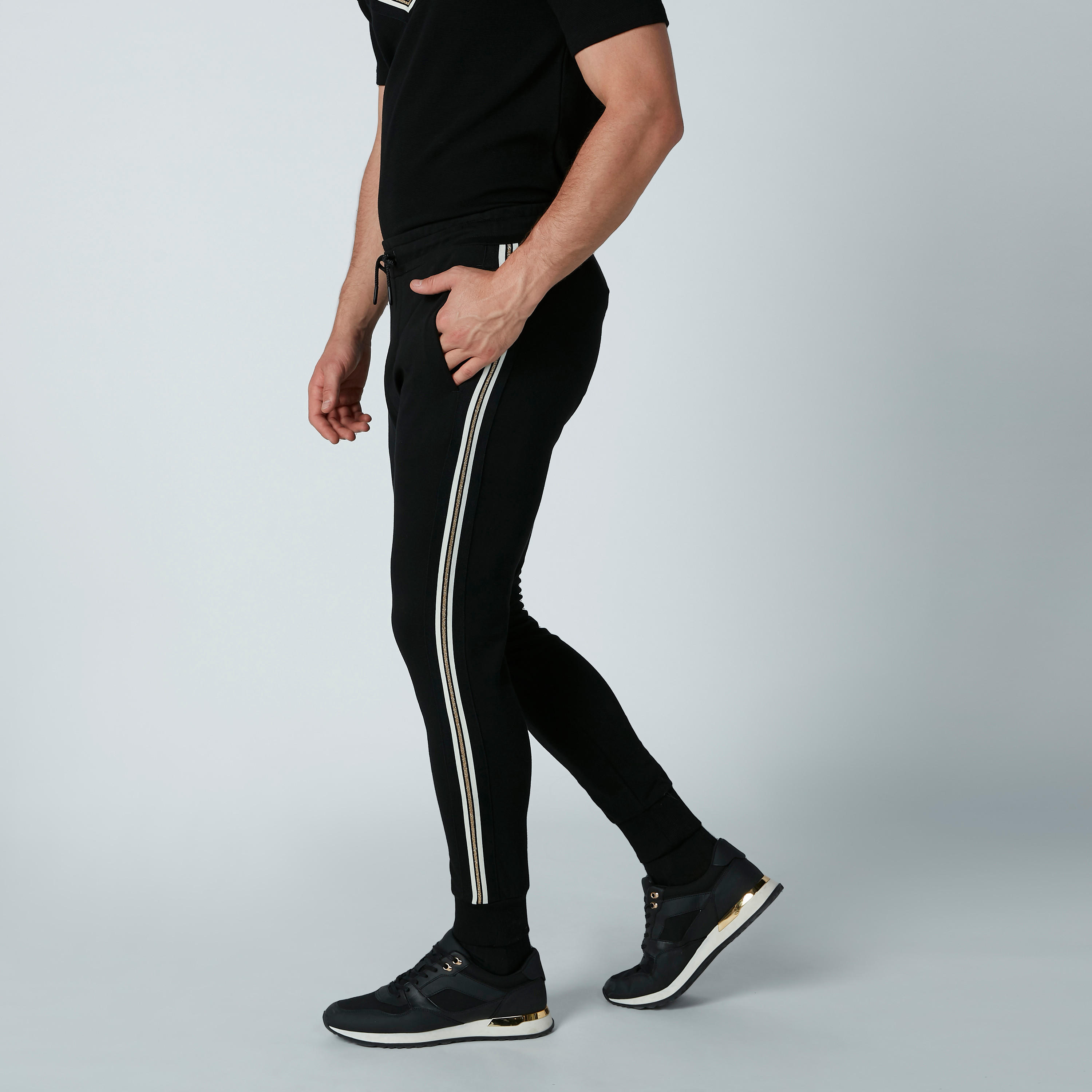 بنطال رياضي بقصّة سليم ورباط وشريطة-men-clothing-bottoms-joggers-image-2