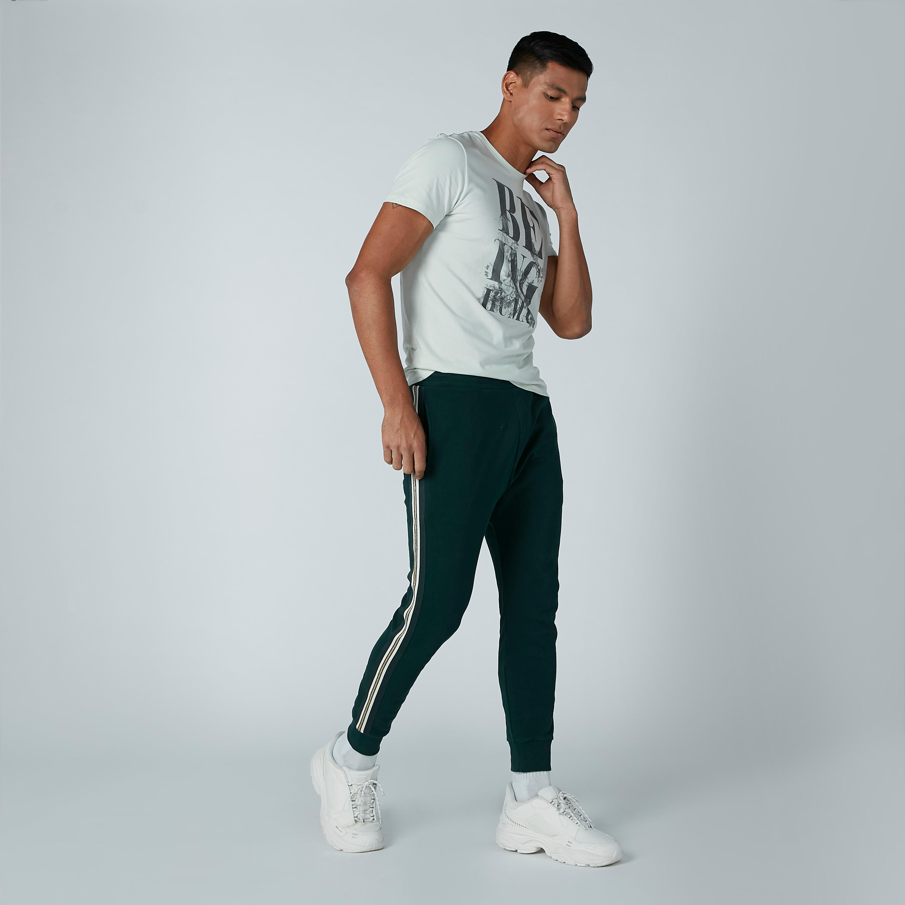 بنطال رياضي برباط وشريطة-men-clothing-bottoms-joggers-image-1