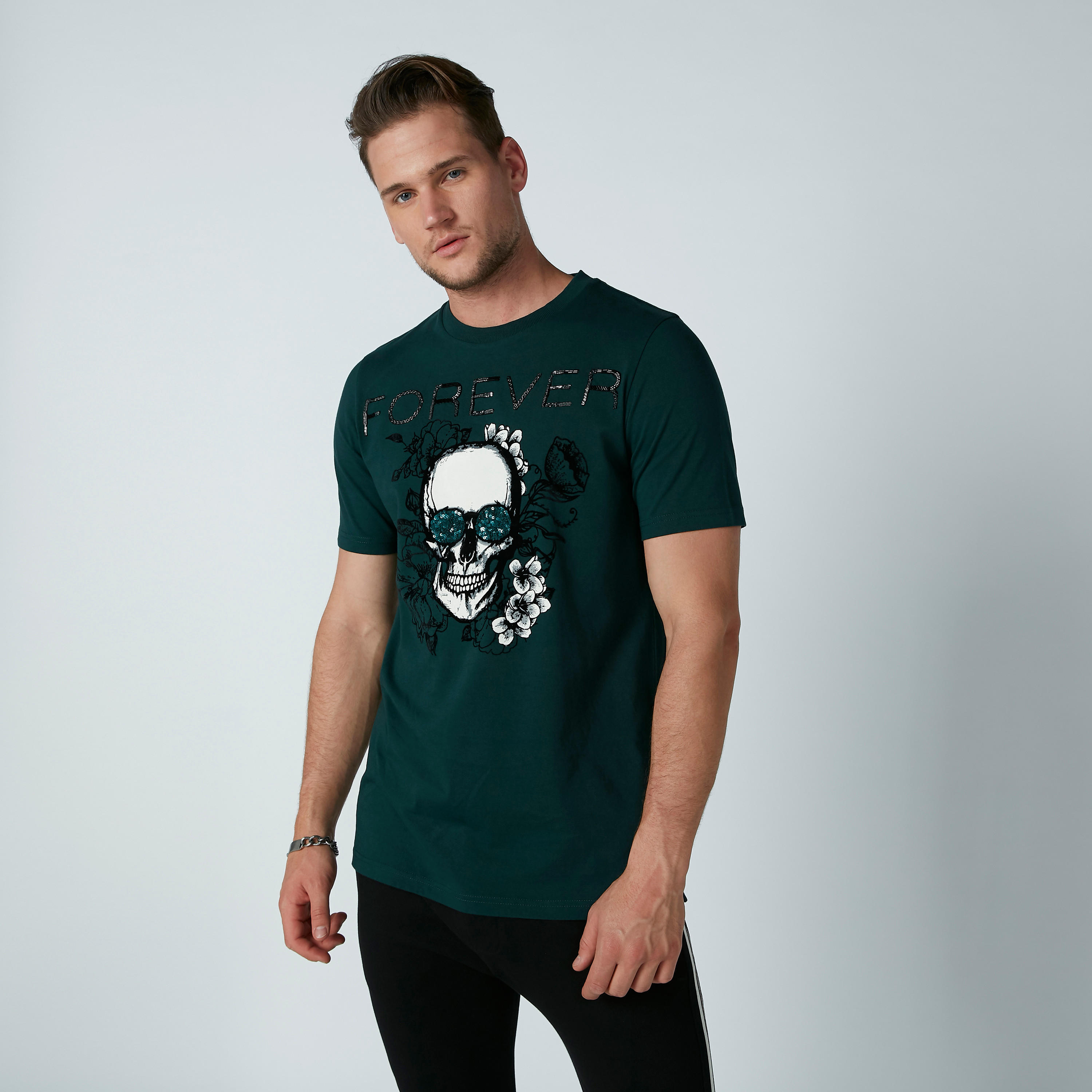 تيشيرت بياقة مستديرة وأكمام قصيرة وطبعات-men-clothing-tshirtsandpolos-tshirts-image-1
