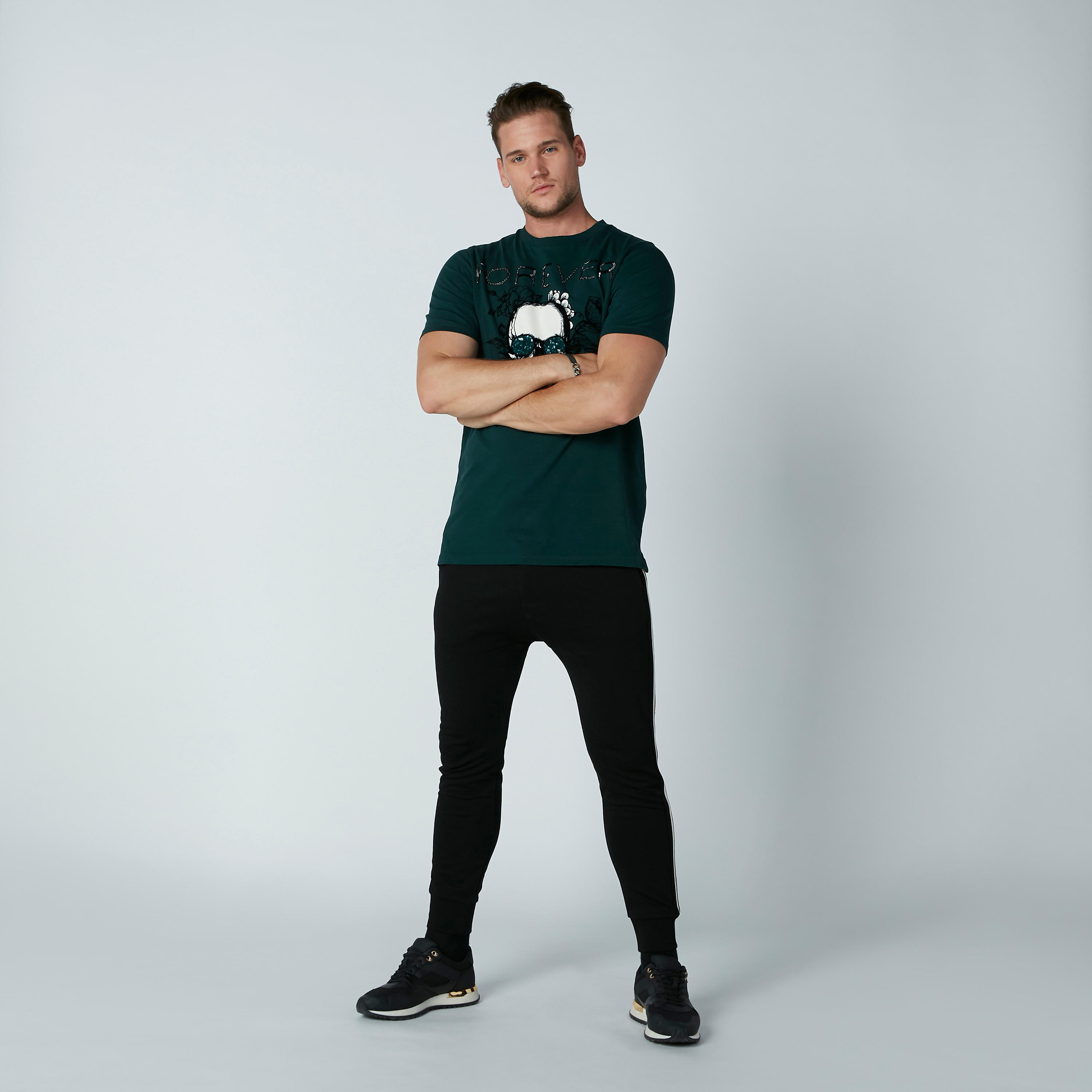 تيشيرت بياقة مستديرة وأكمام قصيرة وطبعات-men-clothing-tshirtsandpolos-tshirts-image-2