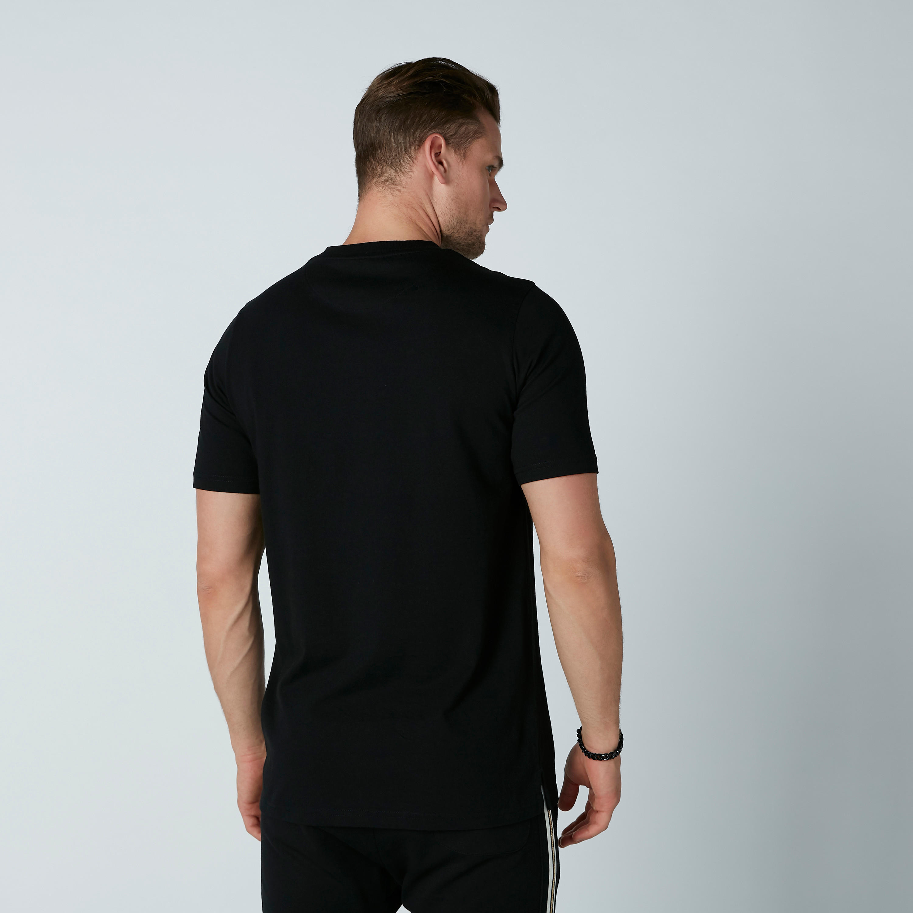 تيشيرت مزيّن بياقة مستديرة وأكمام قصيرة-men-clothing-tshirtsandpolos-tshirts-image-4