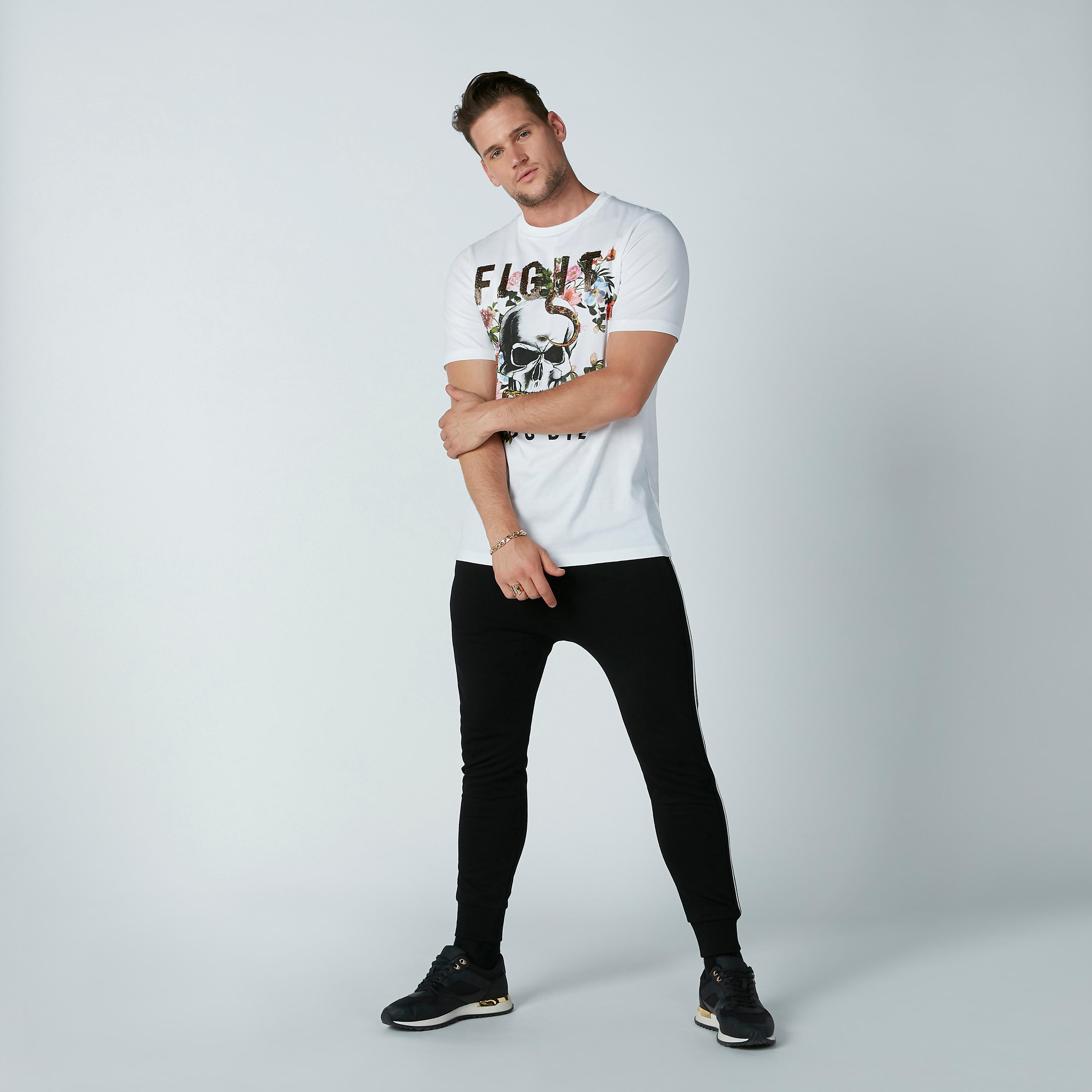 تيشيرت مزيّن بأكمام قصيرة وطبعات-men-clothing-tshirtsandpolos-tshirts-image-1