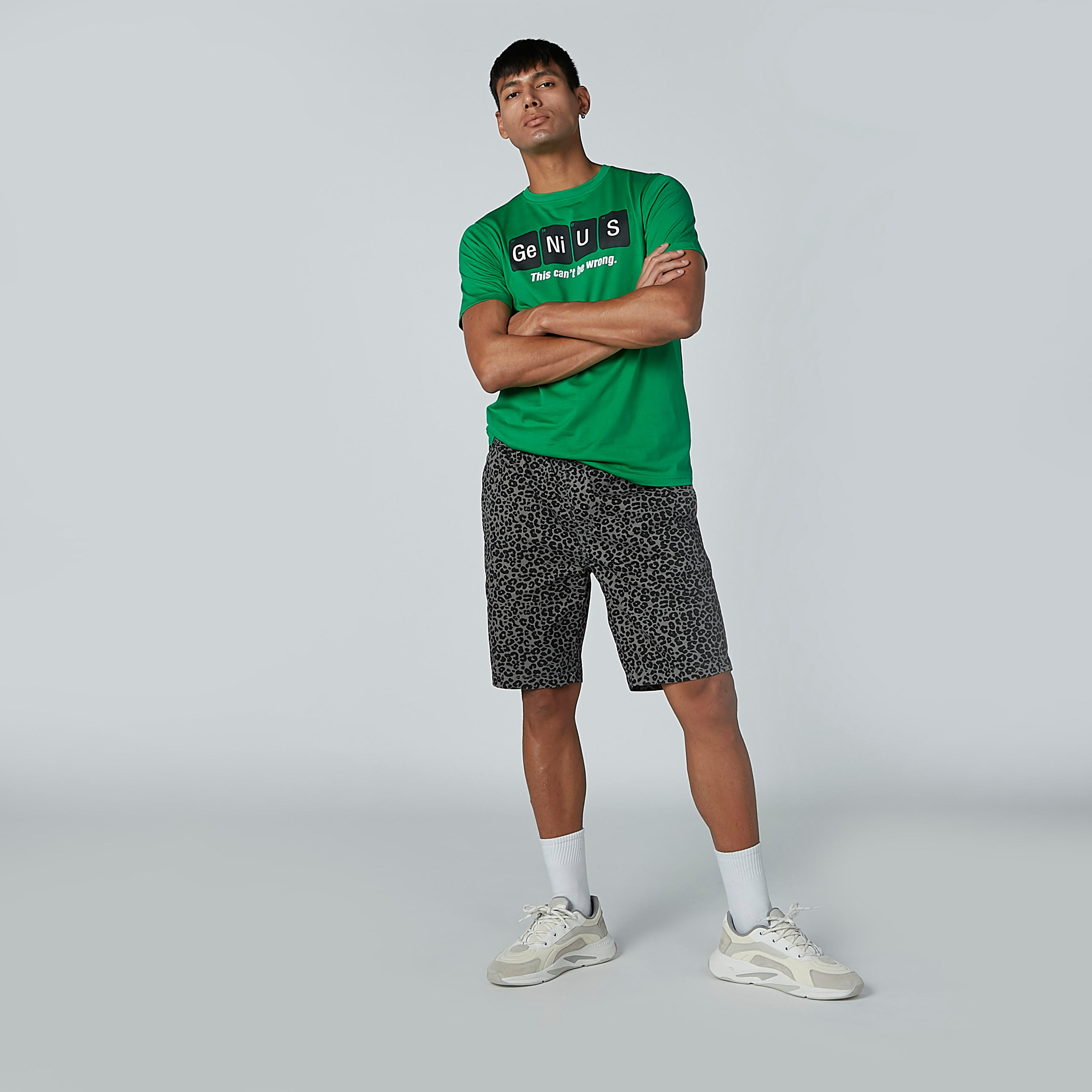 شورت برباط وجيوب وطبعات حيوانات-men-clothing-bottoms-shorts-image-2