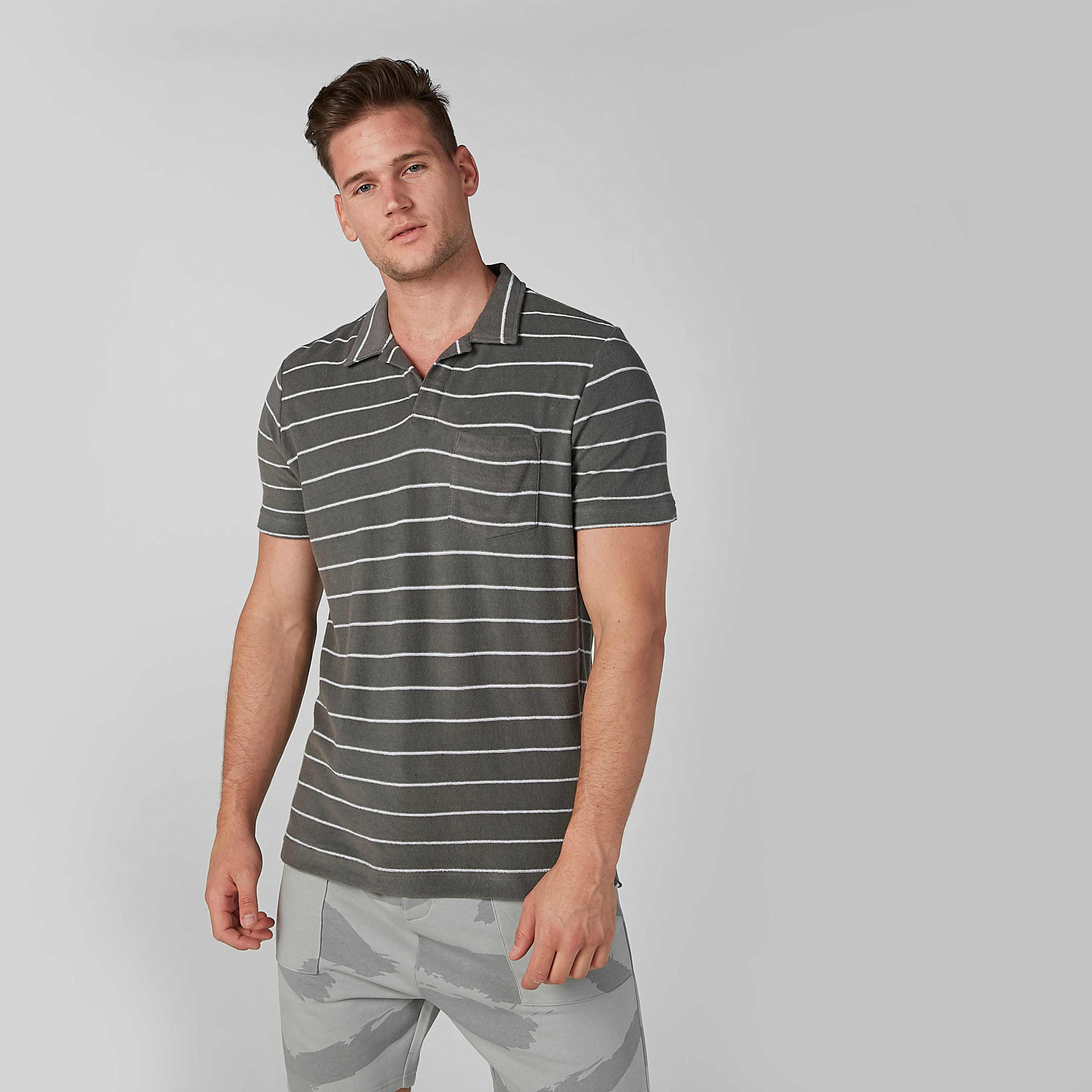 تيشيرت مقلّم بياقة بولو وأكمام قصيرة-men-clothing-tshirtsandpolos-tshirts-image-1