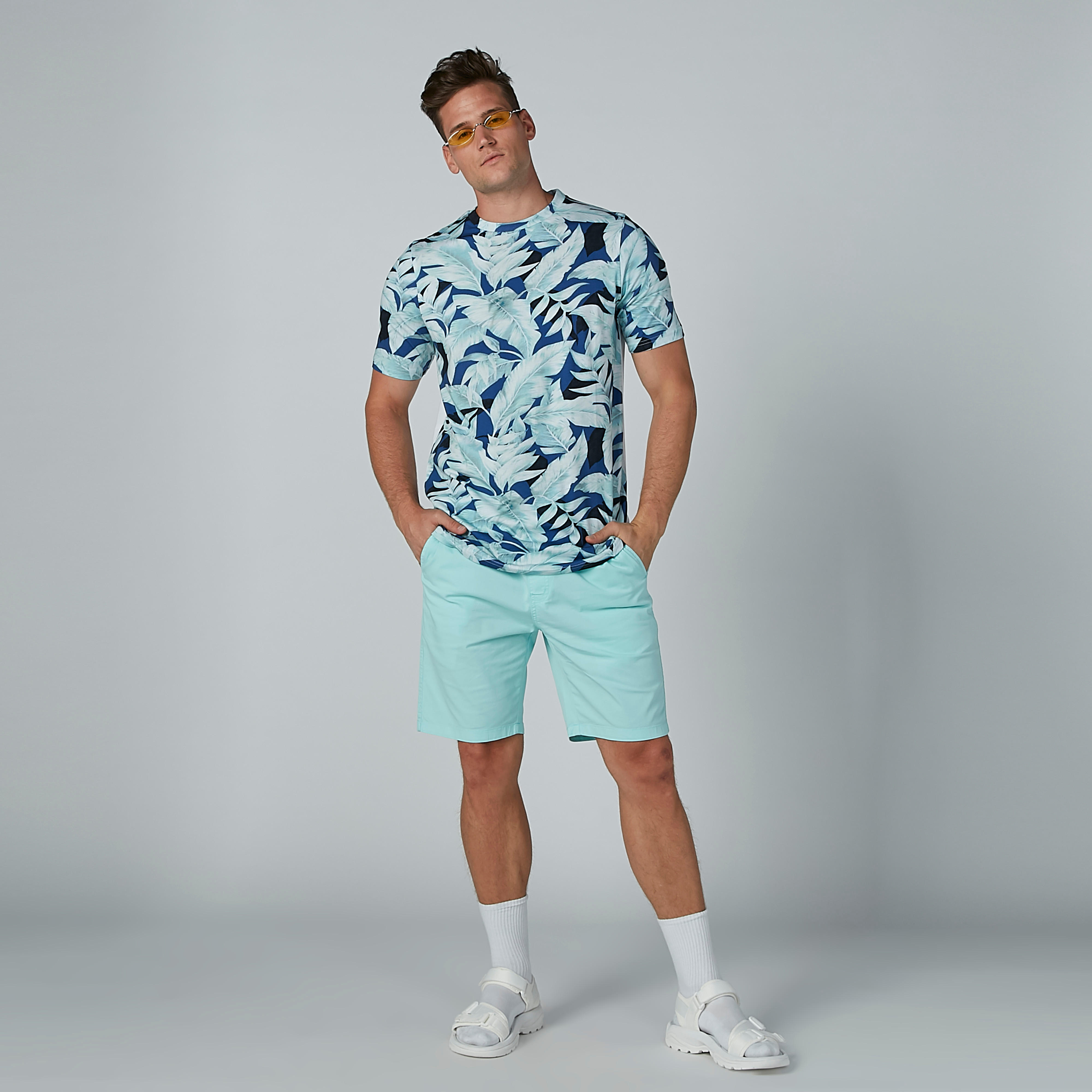 تيشيرت بياقة مستديرة وأكمام قصيرة وطبعات-men-clothing-tshirtsandpolos-tshirts-image-2