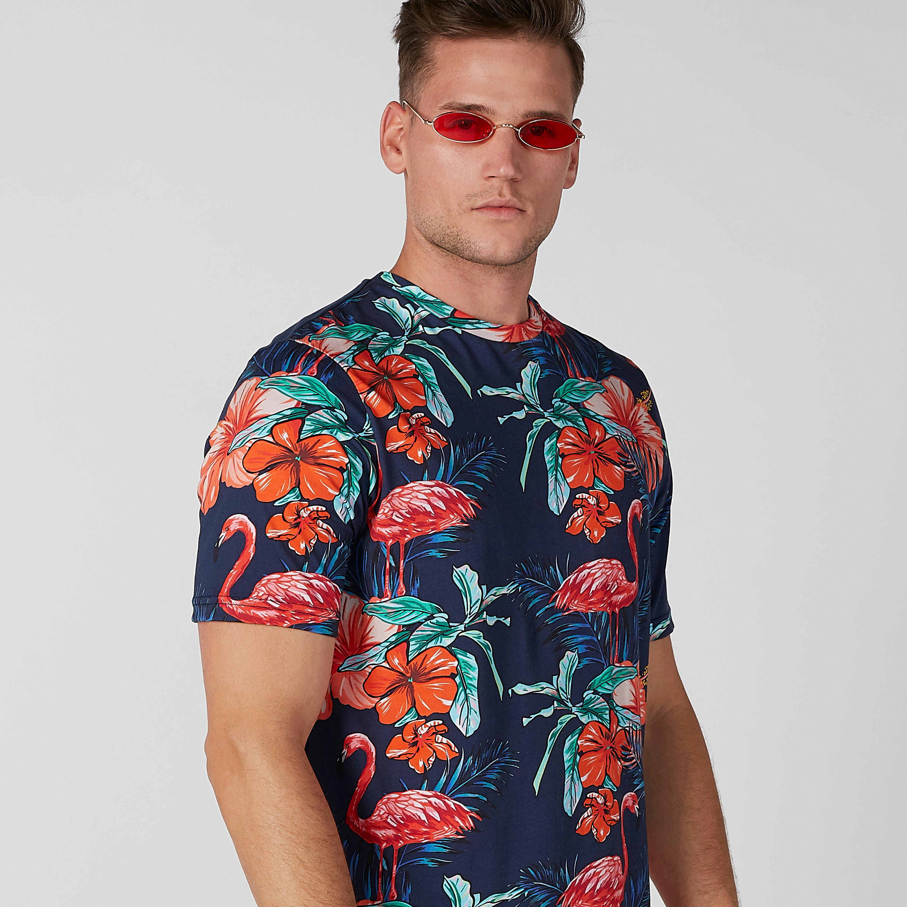 تيشيرت بياقة ضيّقة وأكمام قصيرة وطبعات زهرية-men-clothing-tshirtsandpolos-tshirts-image-1