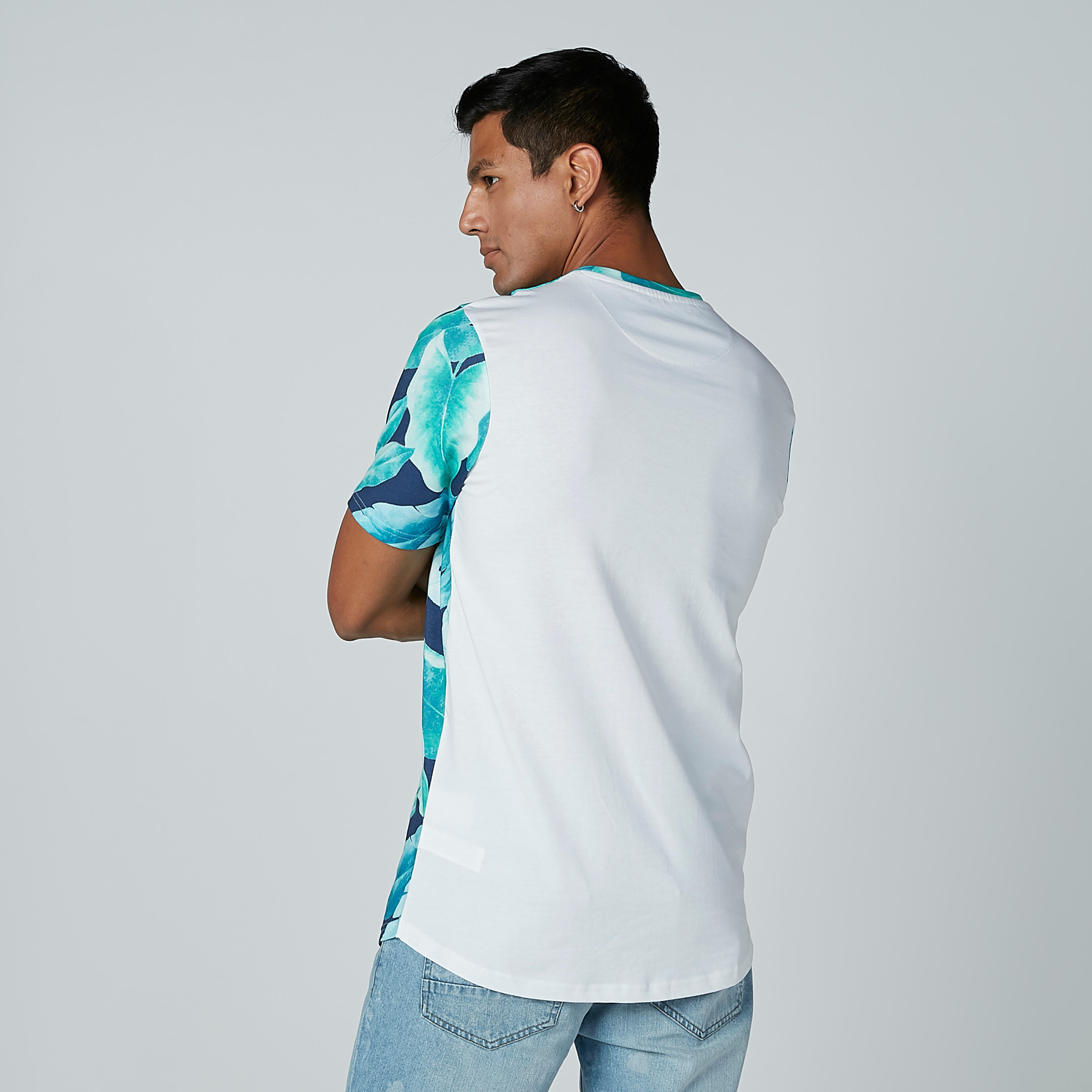 تيشيرت بياقة مستديرة وأكمام قصيرة وطبعات-men-clothing-tshirtsandpolos-tshirts-image-4