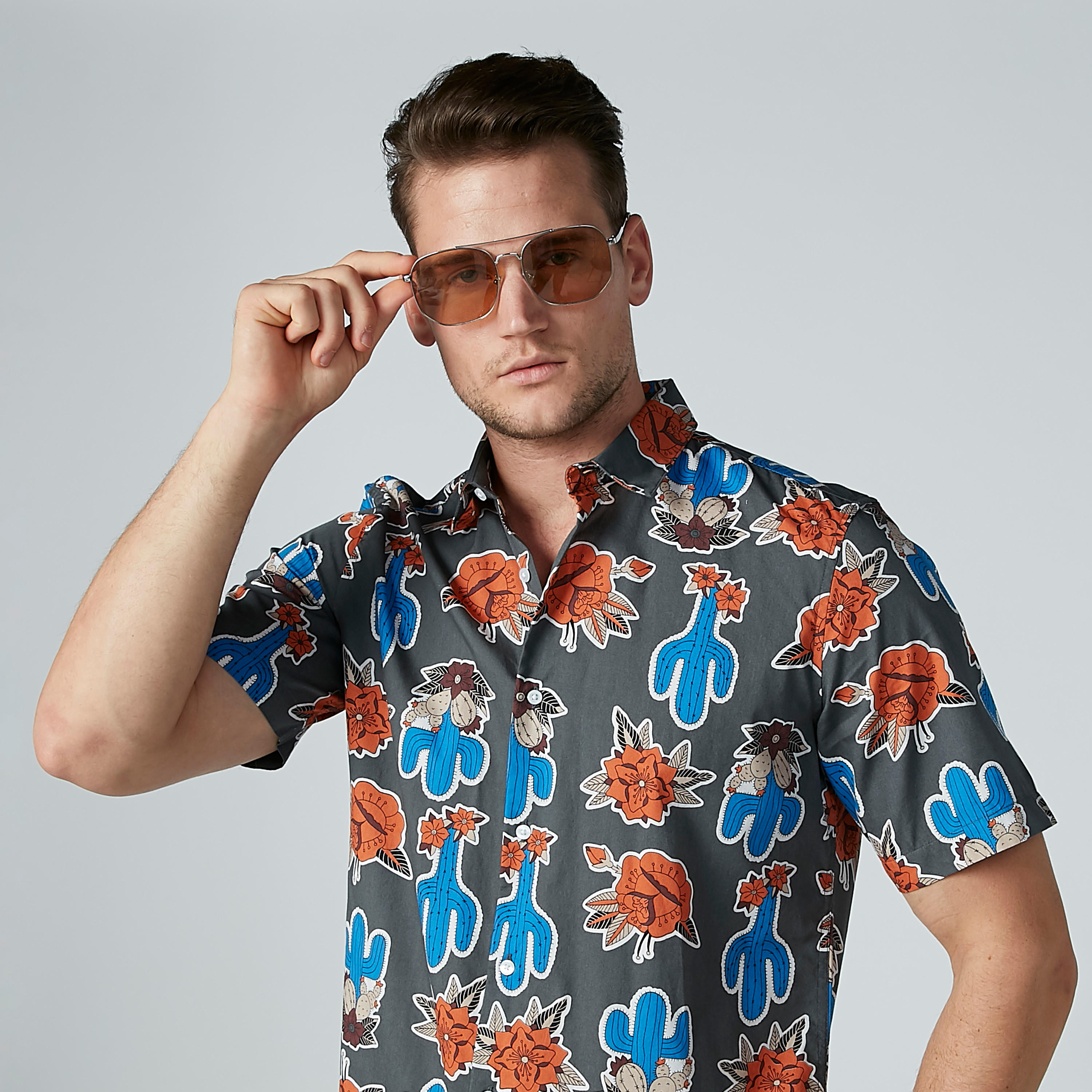 قميص بأكمام قصيرة وياقة عاديّة وطبعات-men-clothing-shirts-image-1