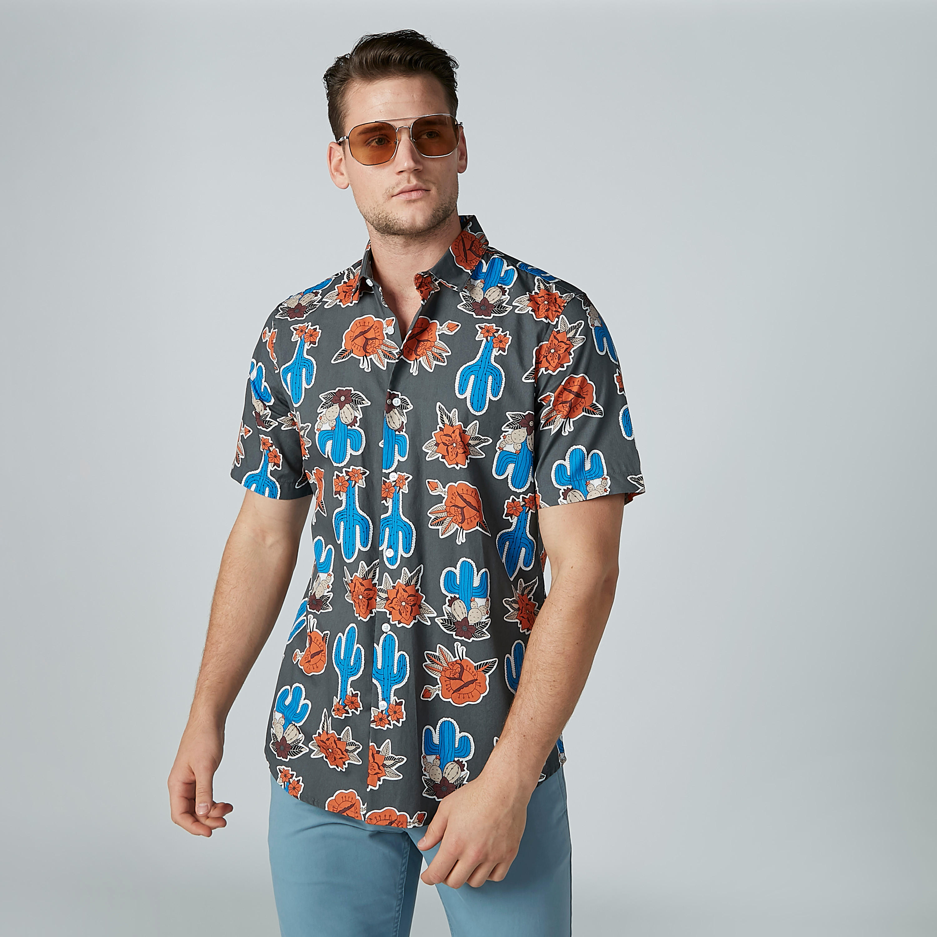 قميص بأكمام قصيرة وياقة عاديّة وطبعات-men-clothing-shirts-image-2