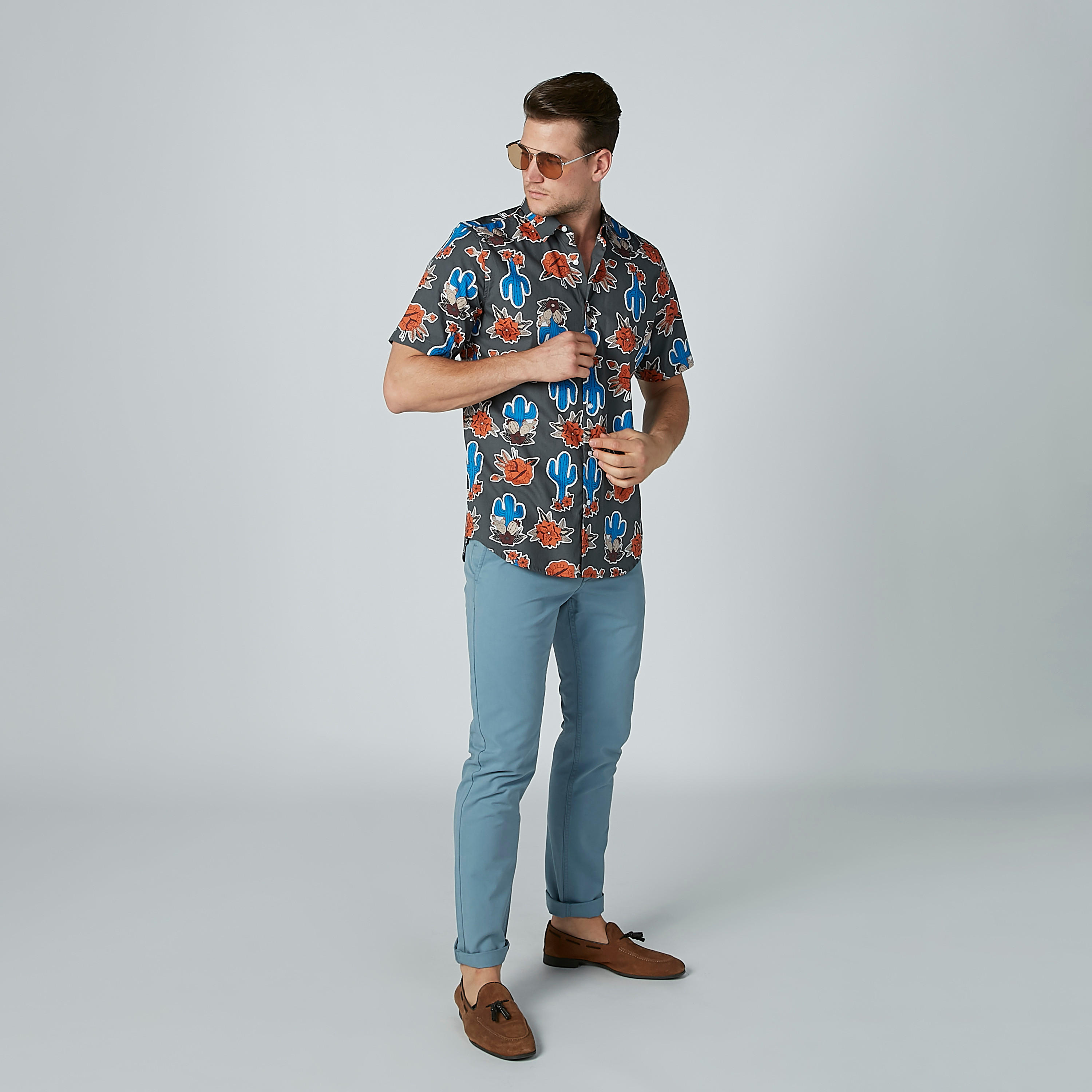 قميص بأكمام قصيرة وياقة عاديّة وطبعات-men-clothing-shirts-image-3