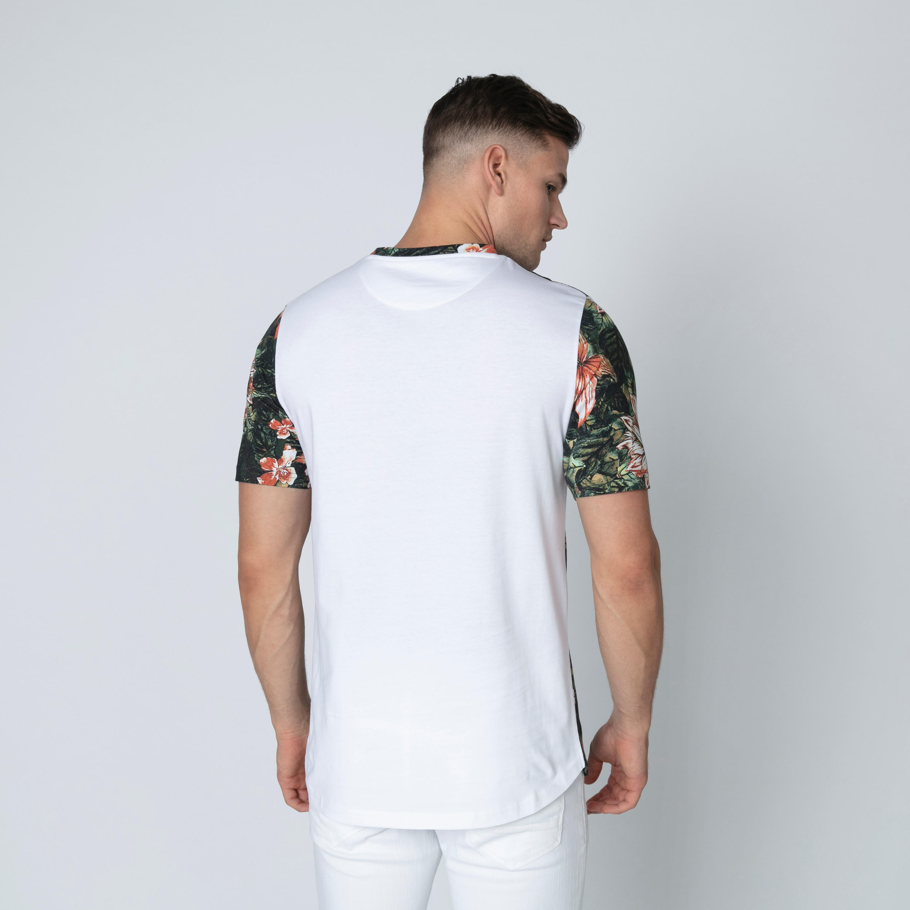 تيشيرت بياقة مستديرة وأكمام قصيرة وطبعات زهرية-men-clothing-tshirtsandpolos-tshirts-image-2