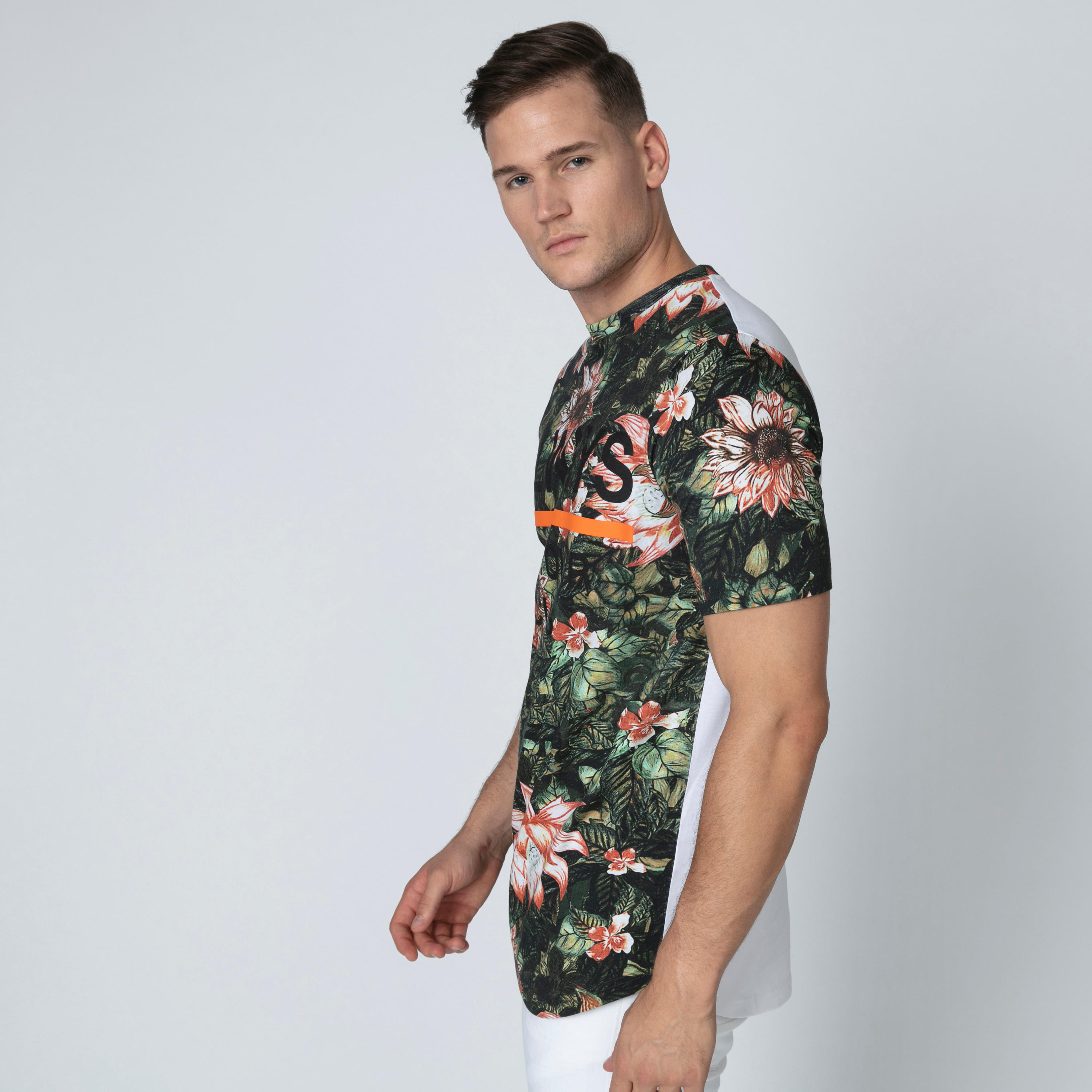 تيشيرت بياقة مستديرة وأكمام قصيرة وطبعات زهرية-men-clothing-tshirtsandpolos-tshirts-image-3