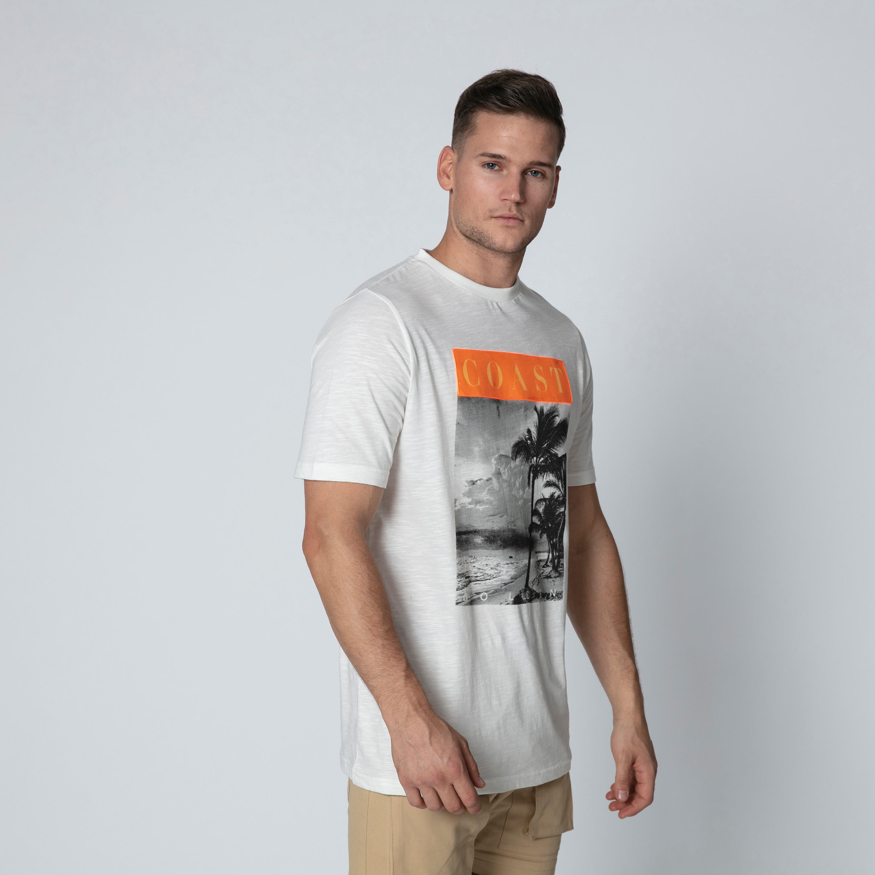تيشيرت بياقة مستديرة وأكمام قصيرة وطبعات-men-clothing-tshirtsandpolos-tshirts-image-4