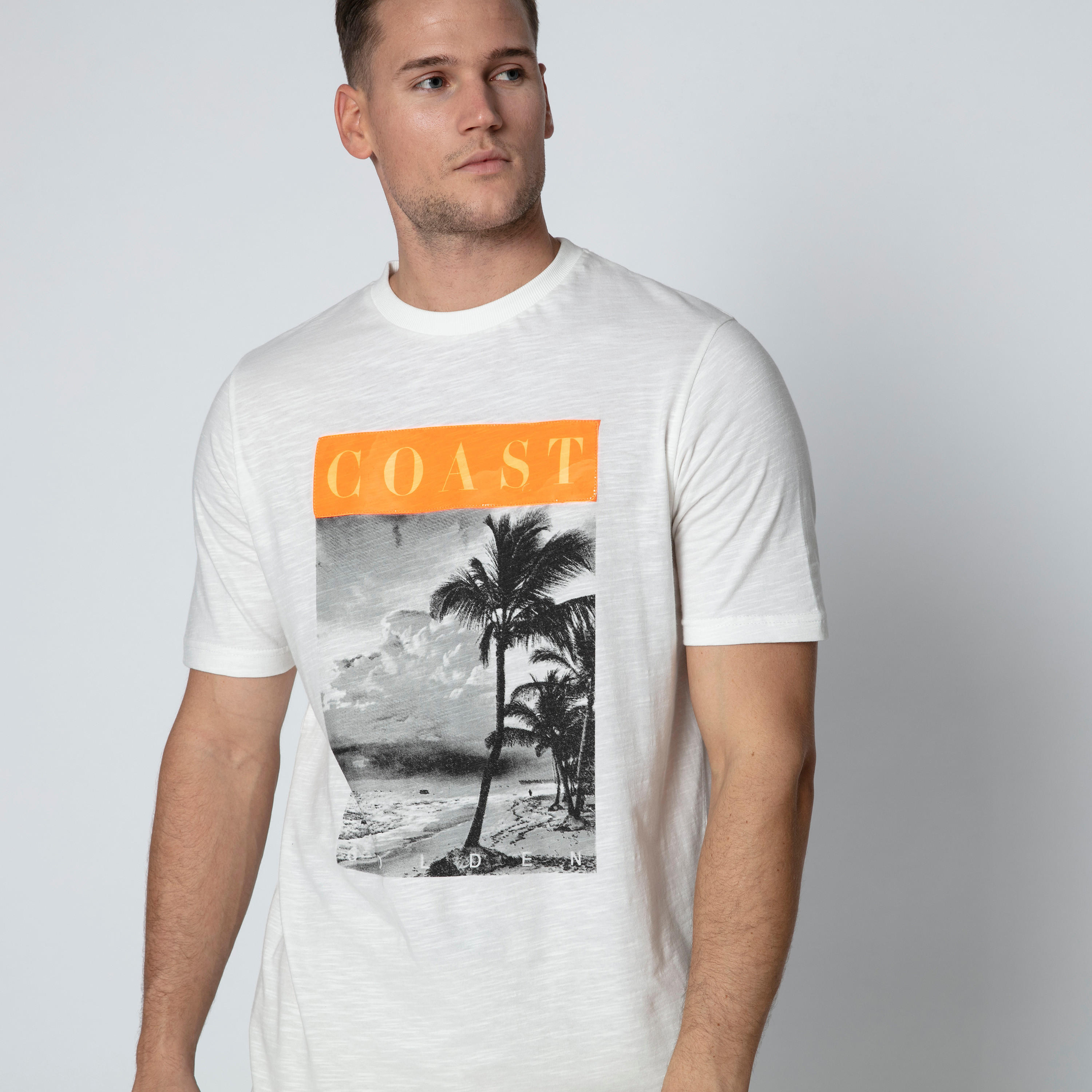 تيشيرت بياقة مستديرة وأكمام قصيرة وطبعات-men-clothing-tshirtsandpolos-tshirts-image-5