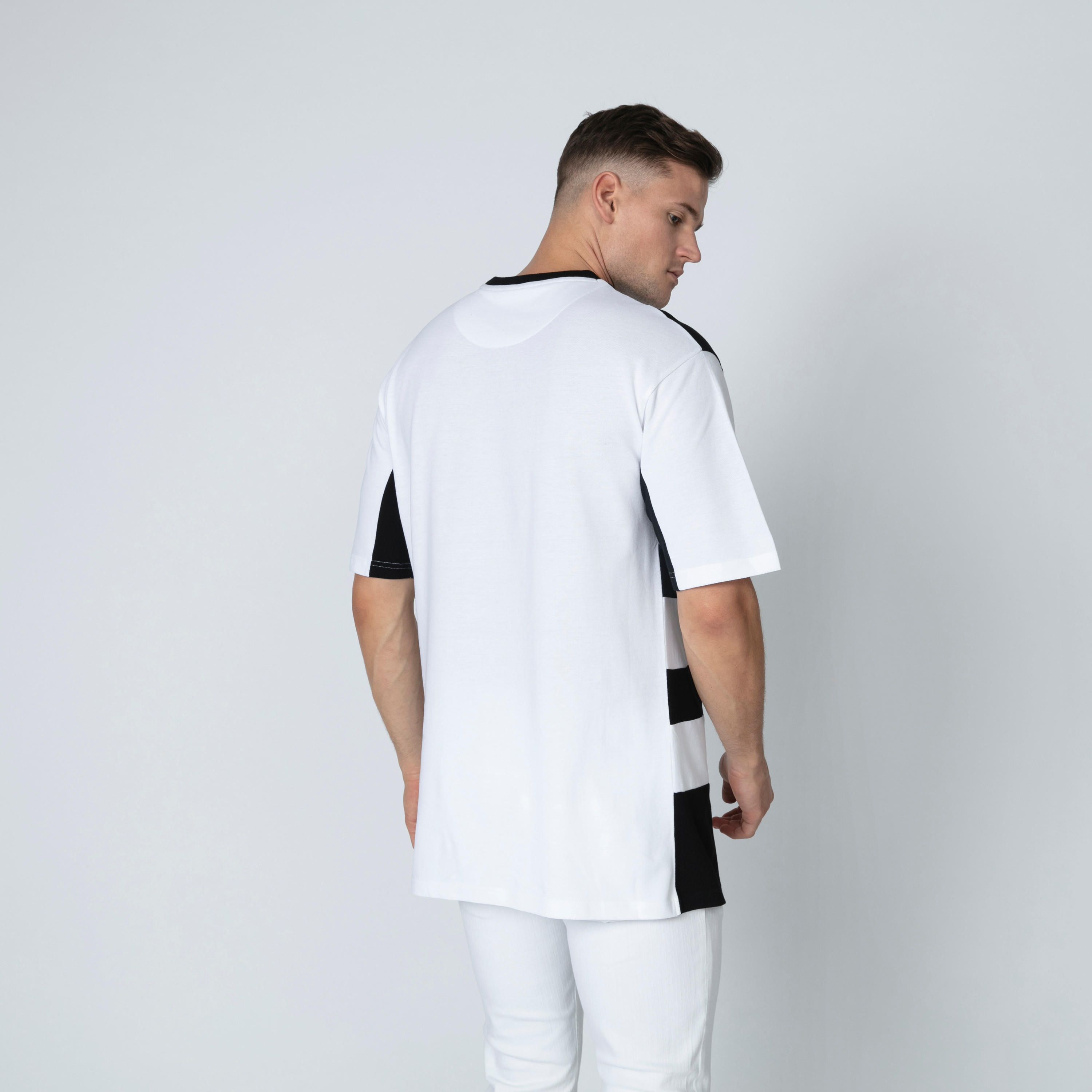 تيشيرت مقلّم بياقة مستديرة وأكمام قصيرة-men-clothing-tshirtsandpolos-tshirts-image-2