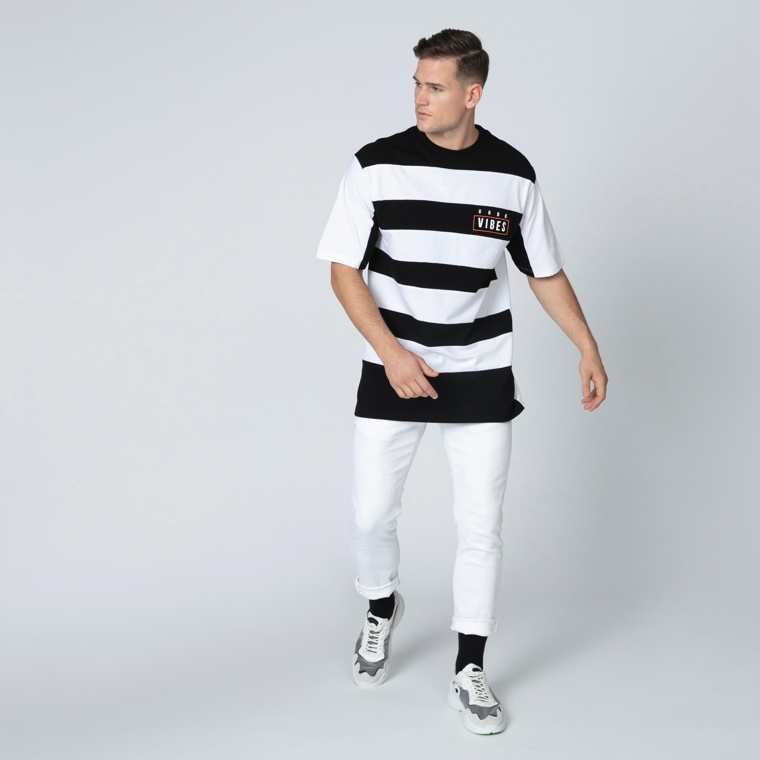 تيشيرت مقلّم بياقة مستديرة وأكمام قصيرة-men-clothing-tshirtsandpolos-tshirts-image-3