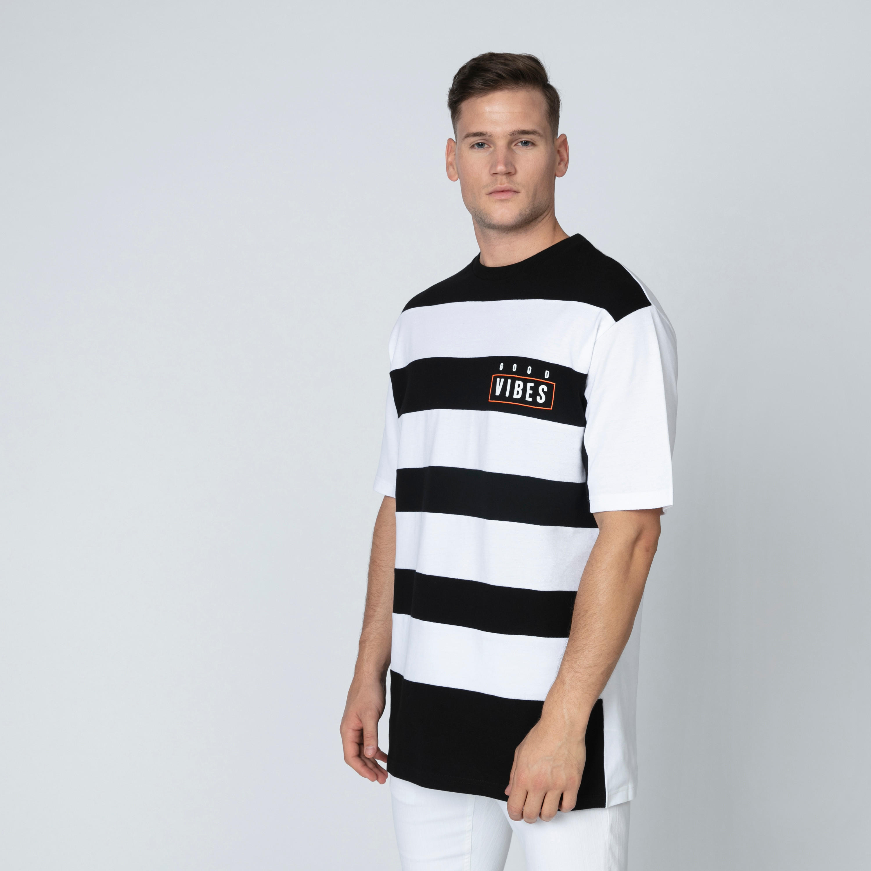 تيشيرت مقلّم بياقة مستديرة وأكمام قصيرة-men-clothing-tshirtsandpolos-tshirts-image-5