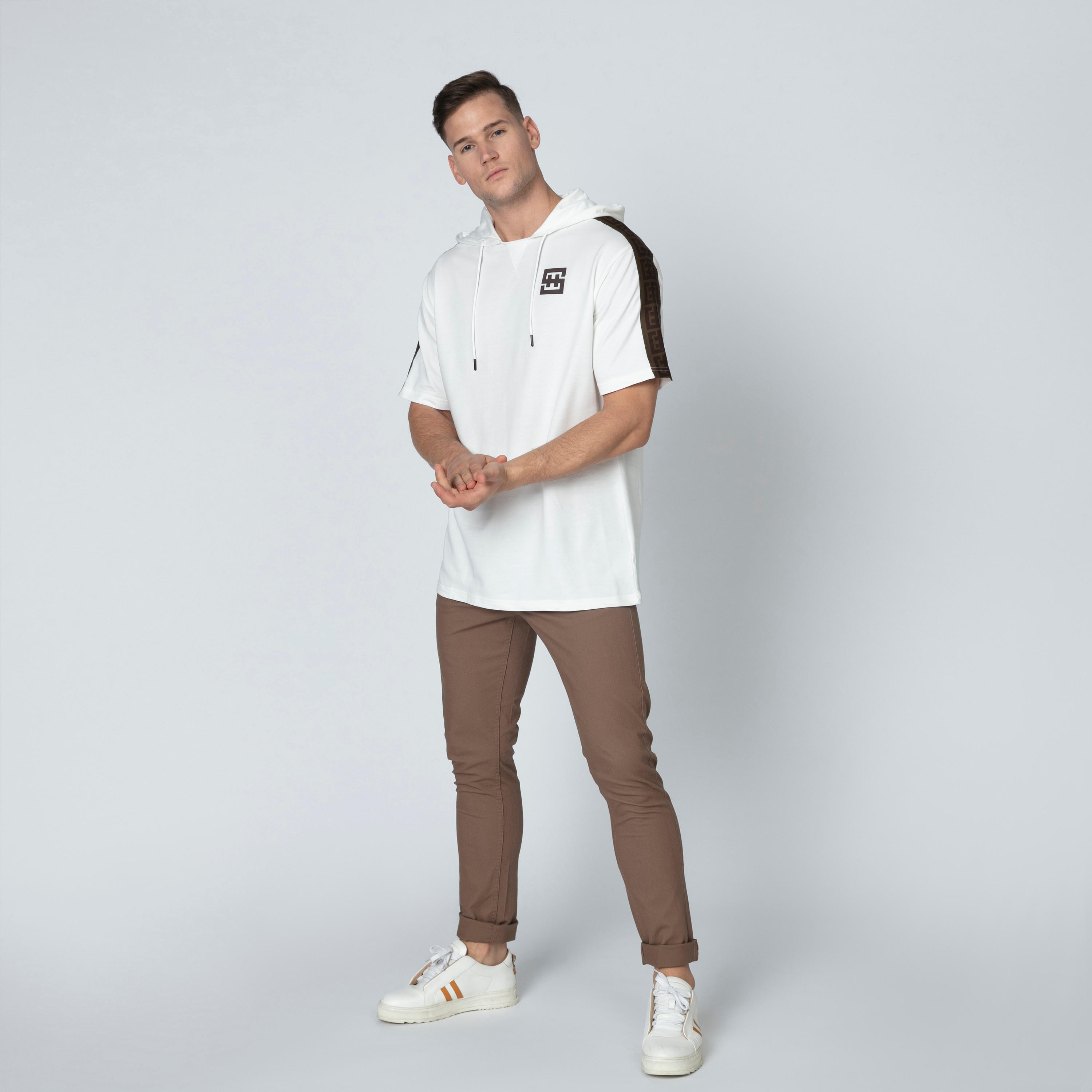 تيشيرت فضفاض بتصاميم مغايرة وقبّعة-men-clothing-tshirtsandpolos-tshirts-image-6
