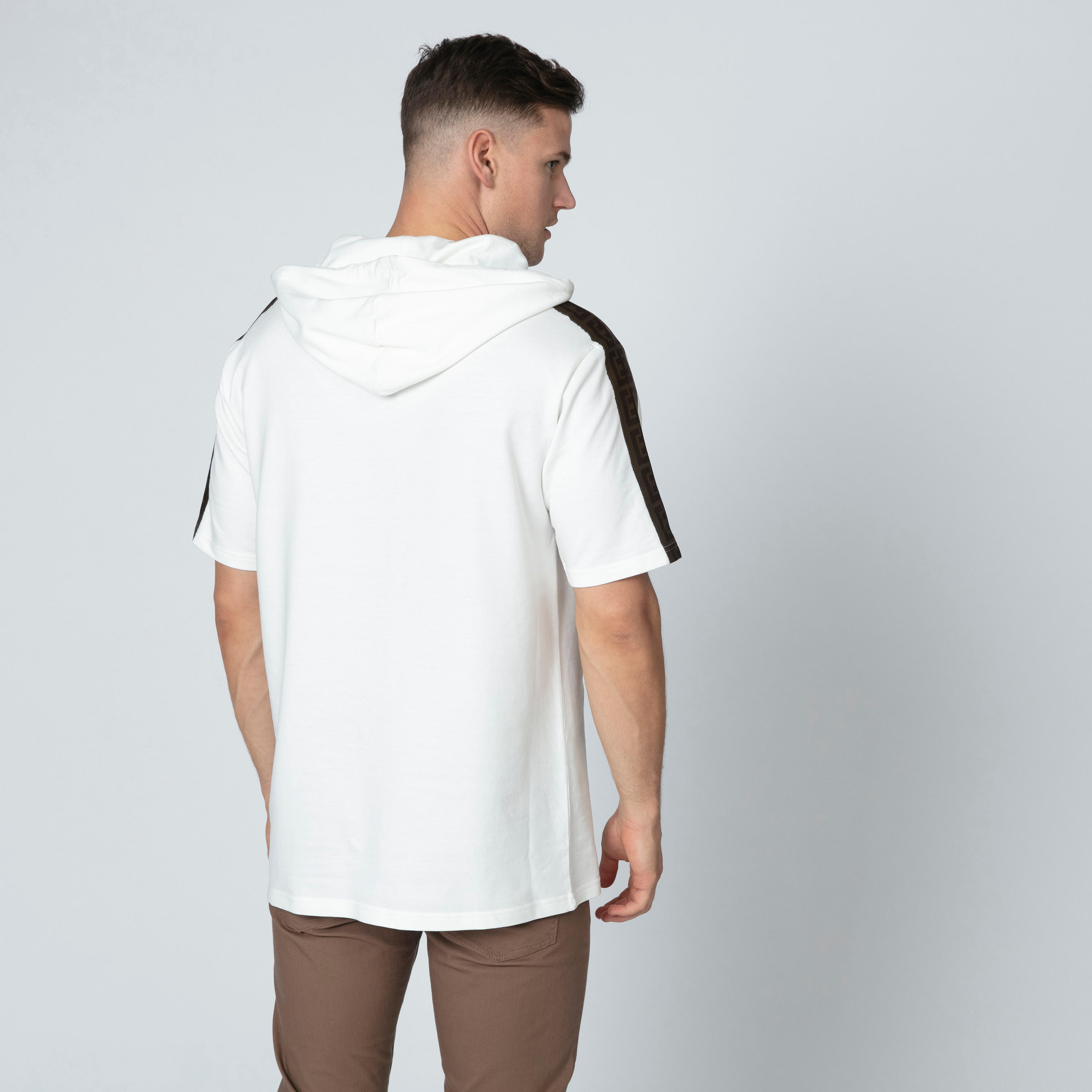 تيشيرت فضفاض بتصاميم مغايرة وقبّعة-men-clothing-tshirtsandpolos-tshirts-image-5