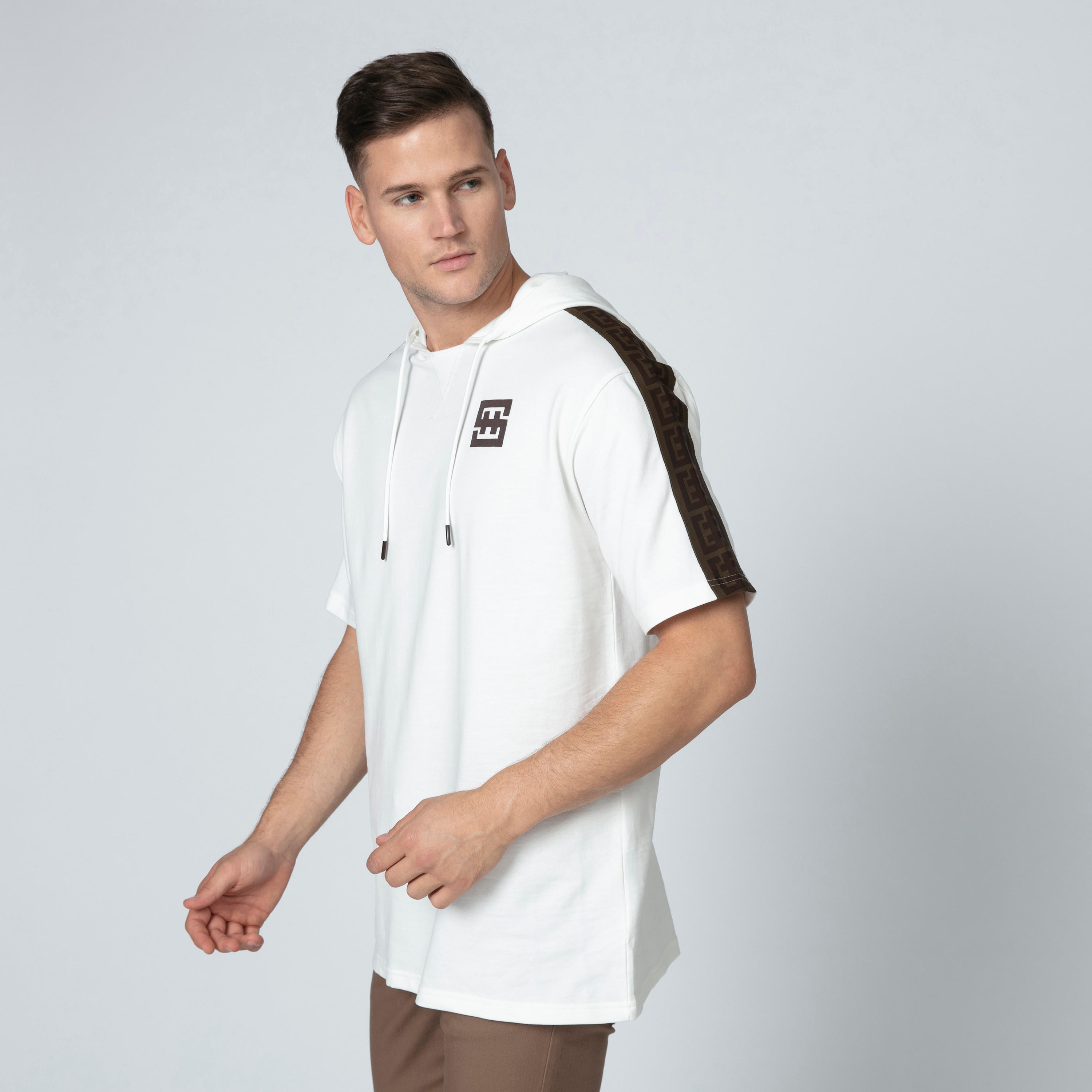 تيشيرت فضفاض بتصاميم مغايرة وقبّعة-men-clothing-tshirtsandpolos-tshirts-image-4