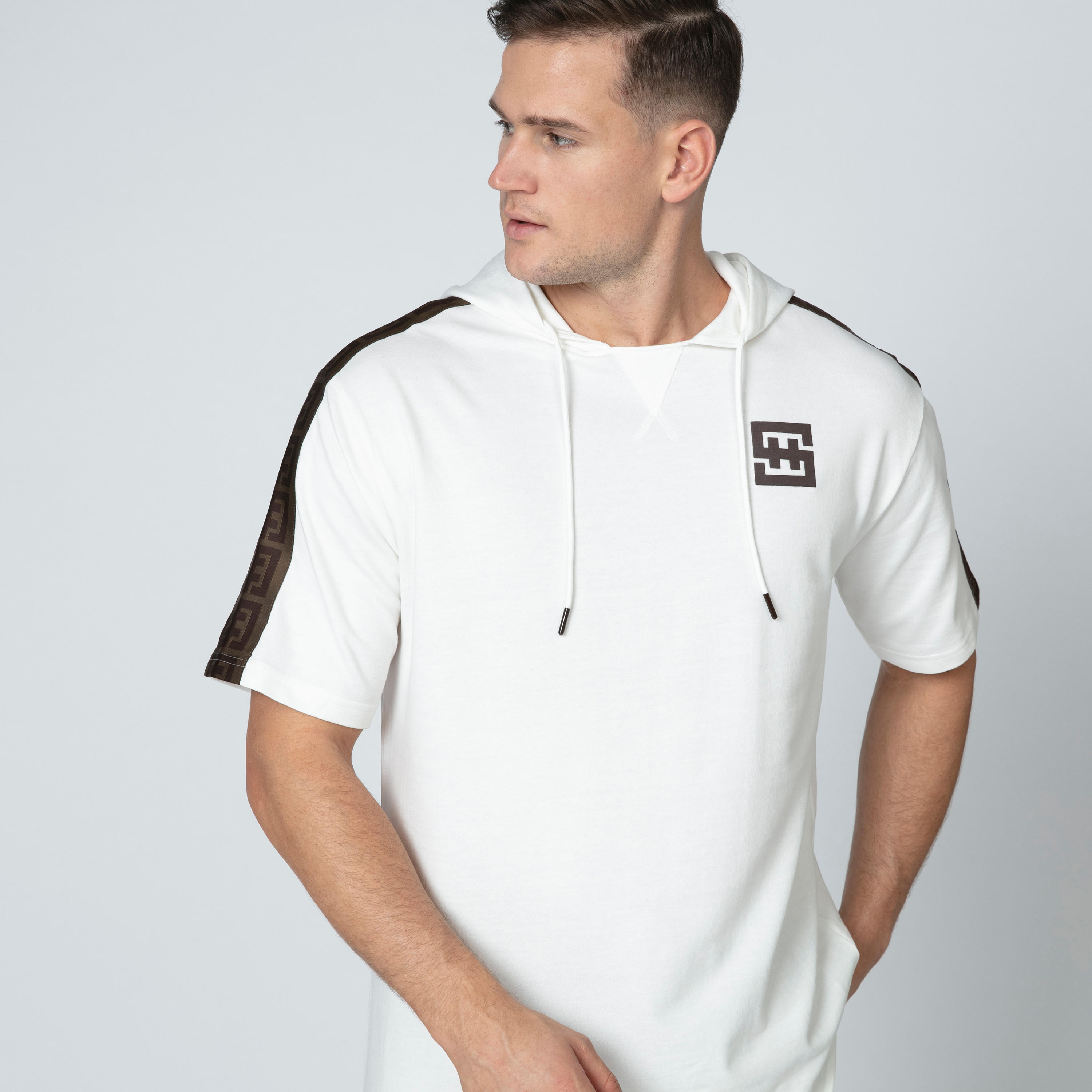 تيشيرت فضفاض بتصاميم مغايرة وقبّعة-men-clothing-tshirtsandpolos-tshirts-image-3