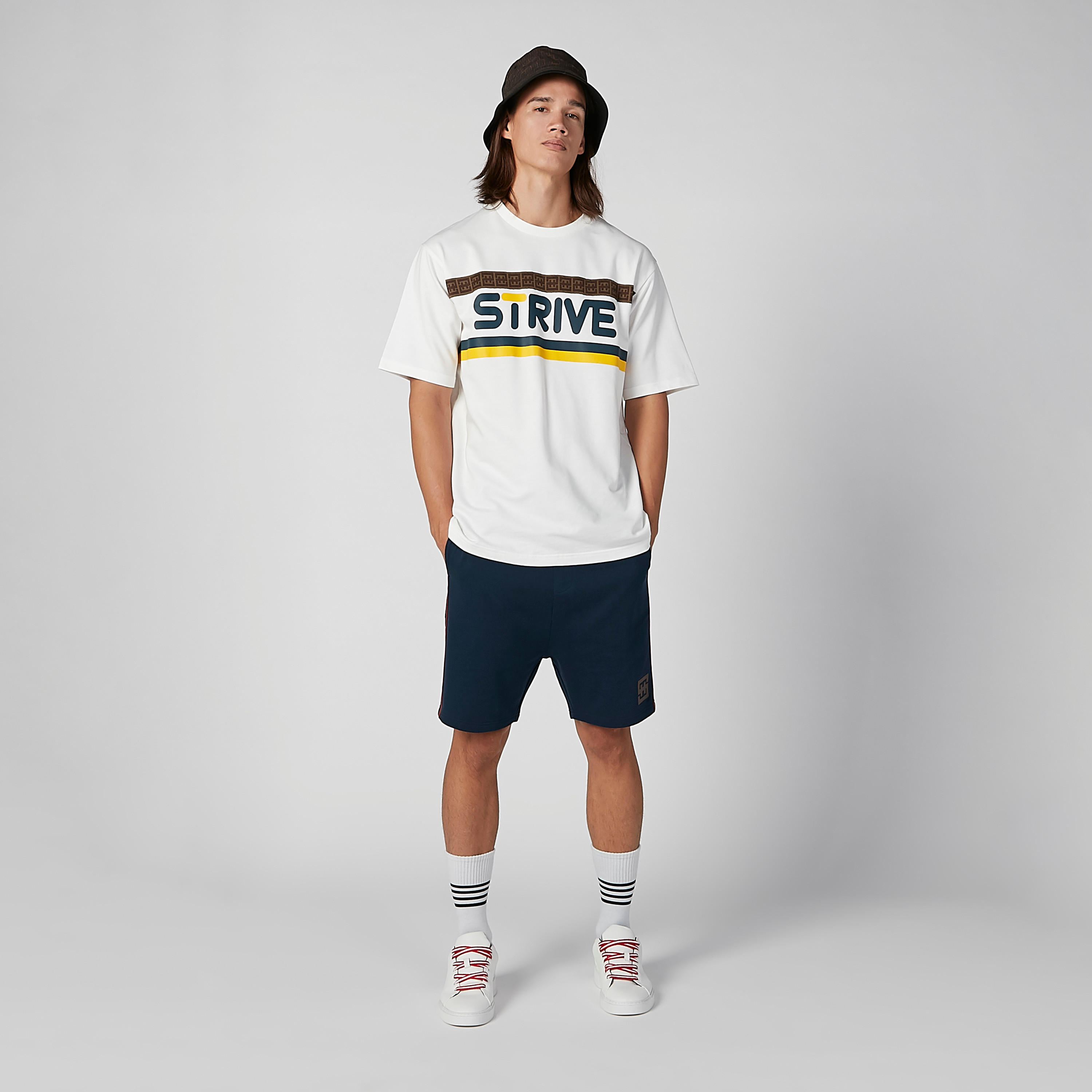 تيشيرت بياقة مستديرة وأكمام قصيرة وطبعات-men-clothing-tshirtsandpolos-tshirts-image-1