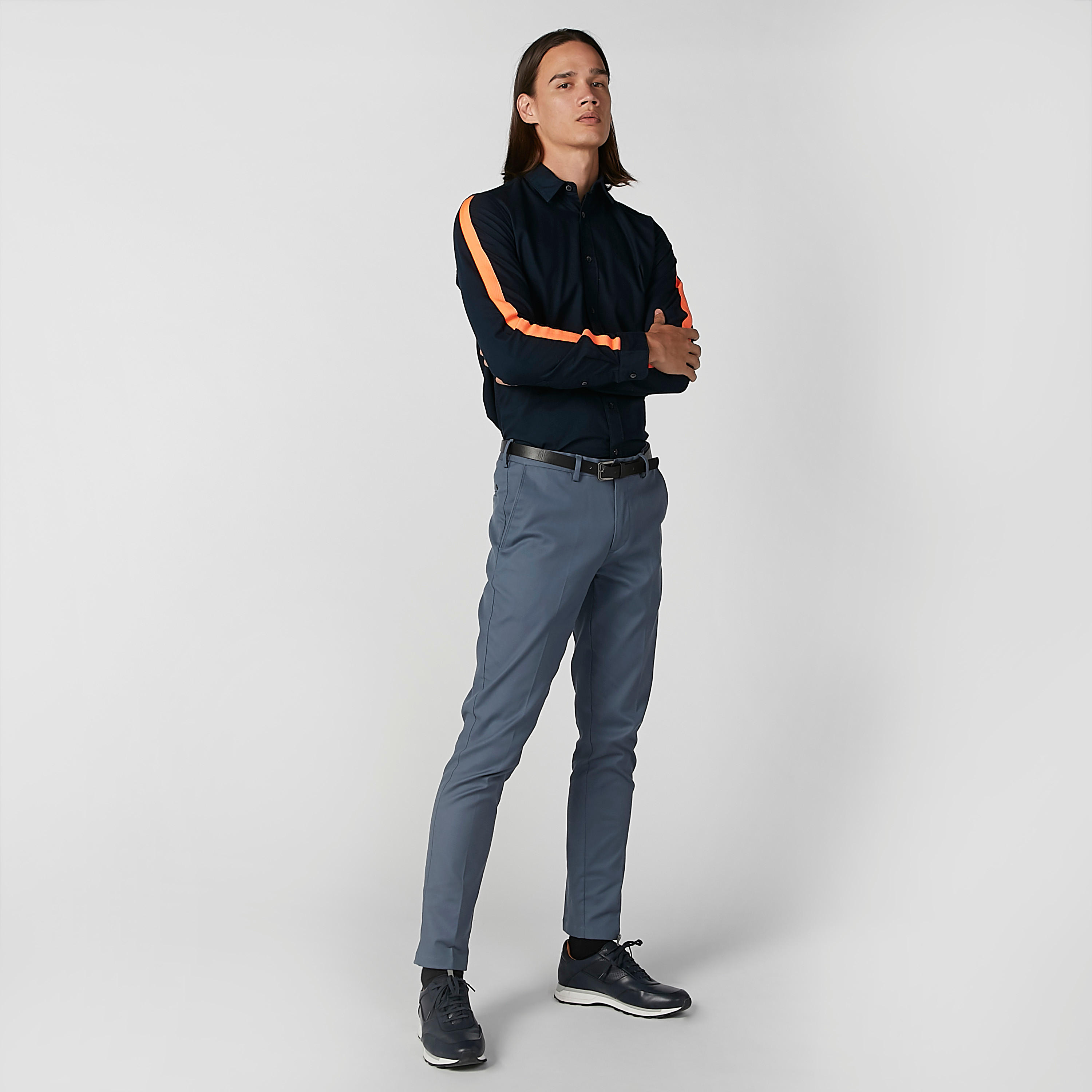 قميص سادة بأكمام مقلّمة متباينة-men-clothing-shirts-image-2