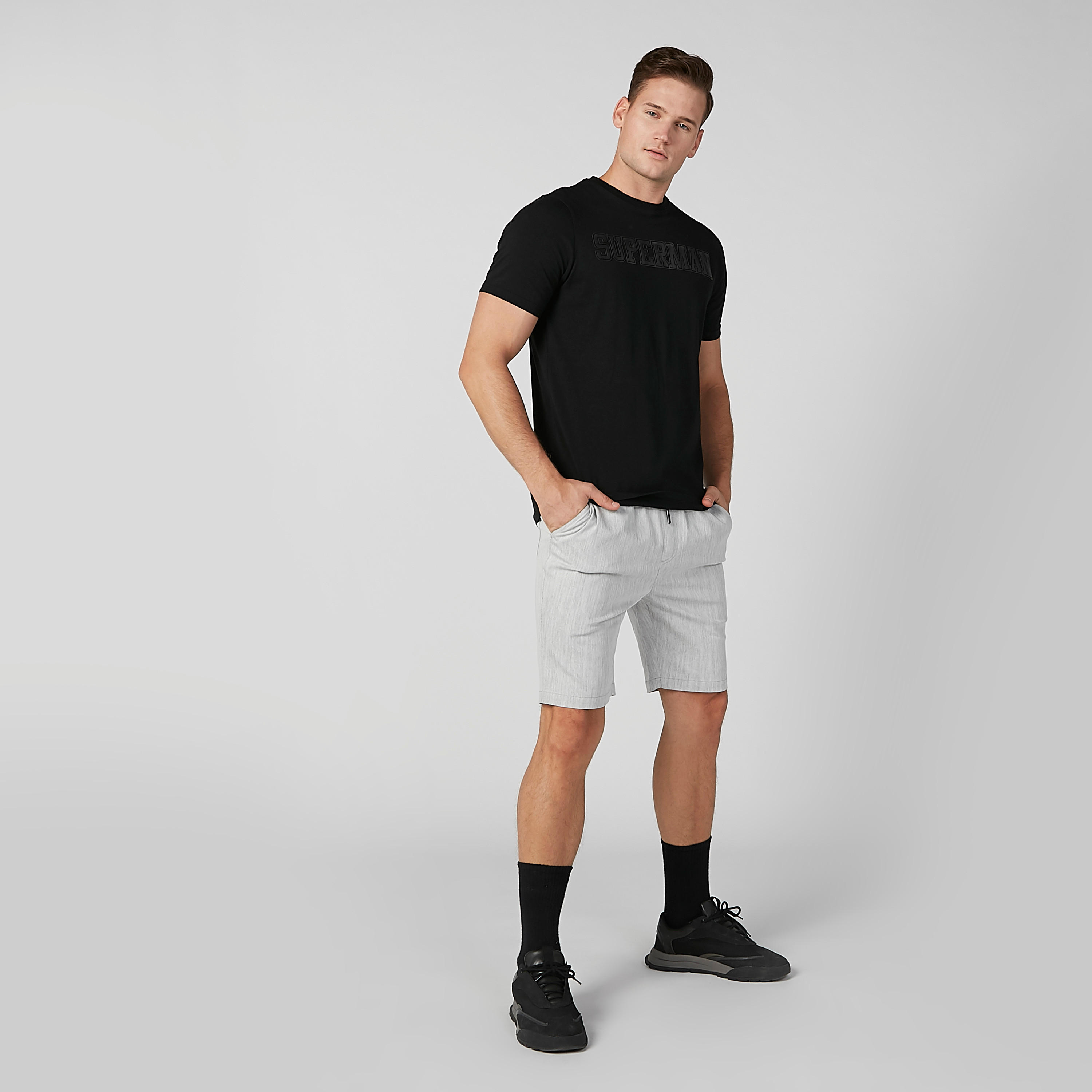 شورت بارز الملمس بقصّة سليم ورباط وجيوب-men-clothing-bottoms-shorts-image-2
