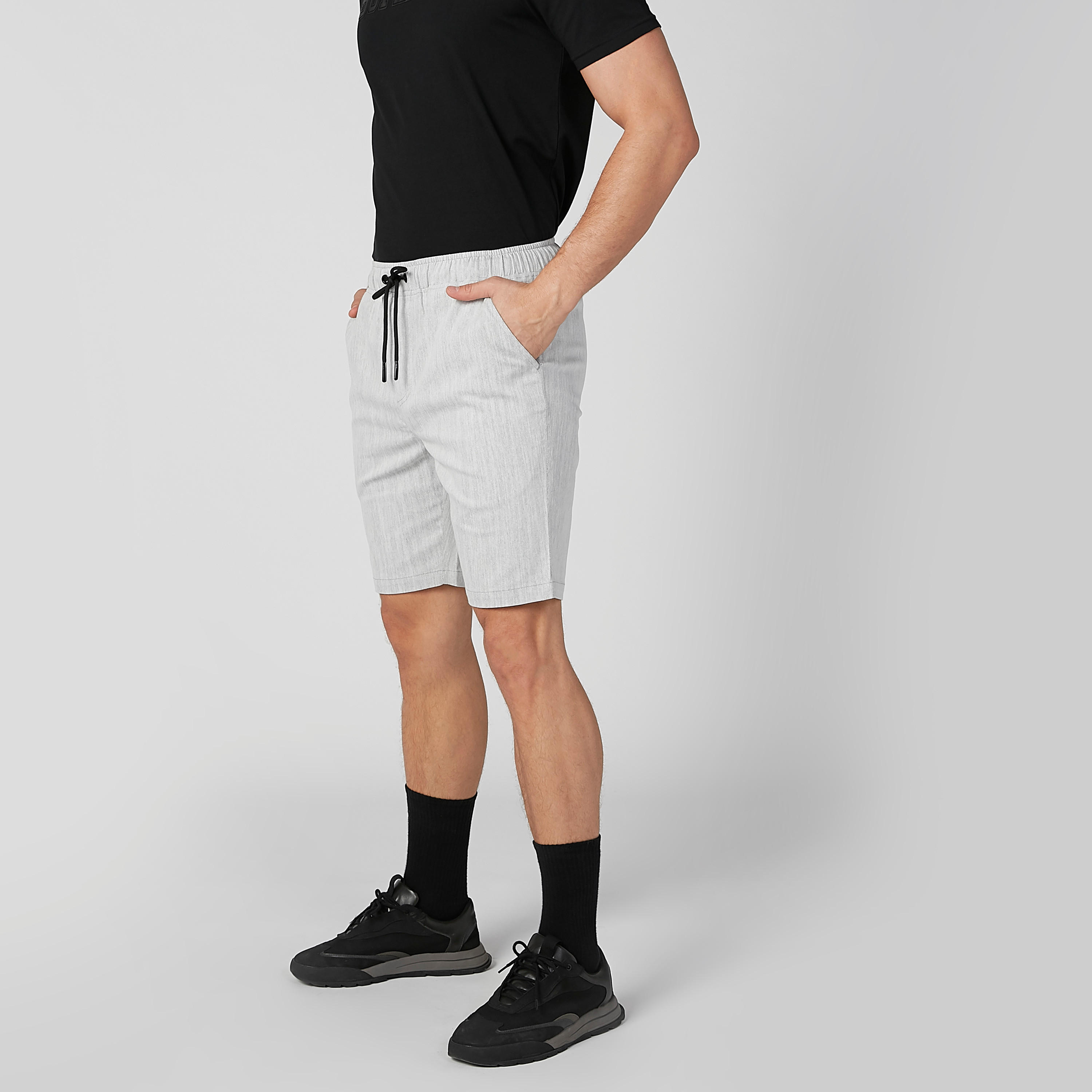 شورت بارز الملمس بقصّة سليم ورباط وجيوب-men-clothing-bottoms-shorts-image-3