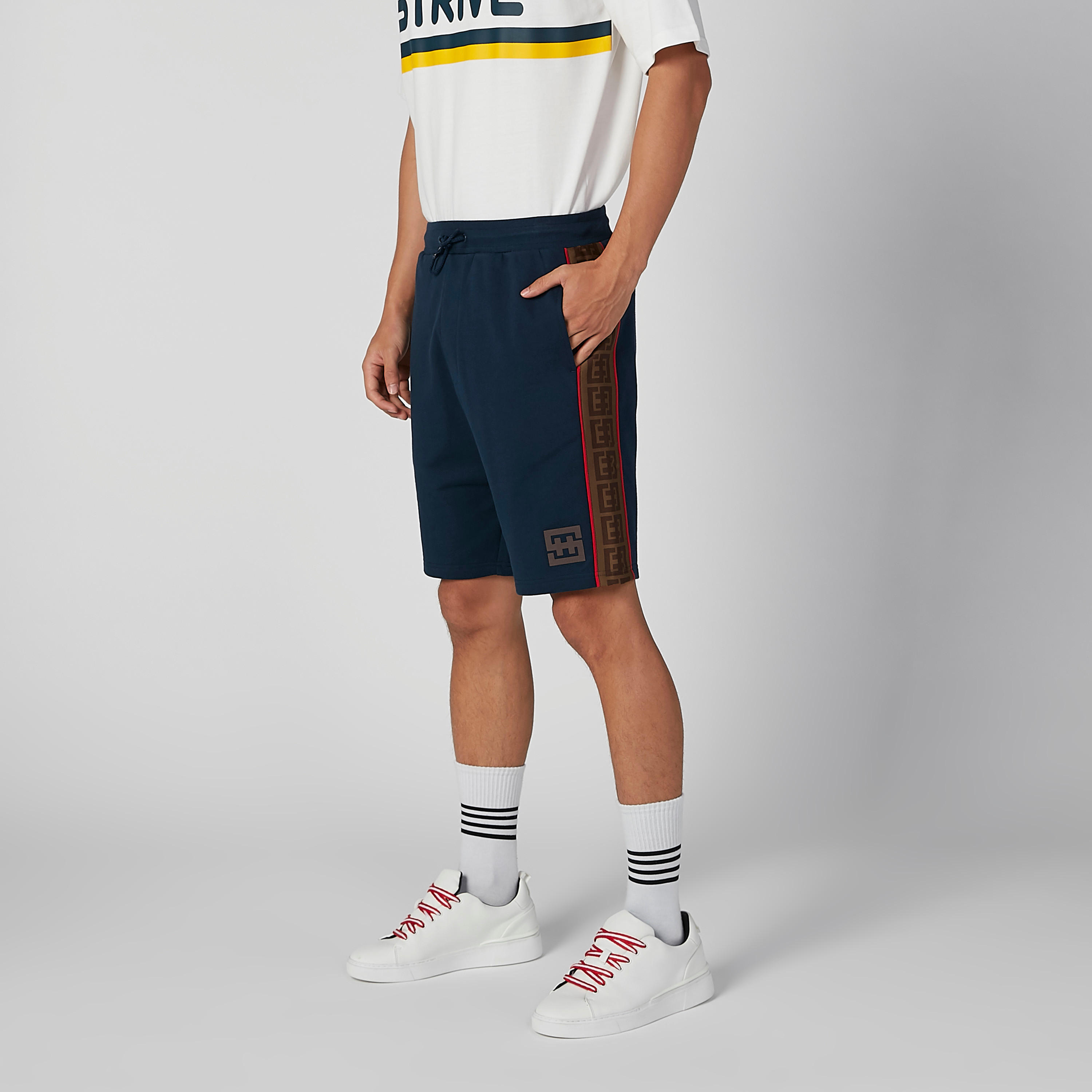 شورت بخصر مرن ورباط وشريطة-men-clothing-bottoms-shorts-image-1