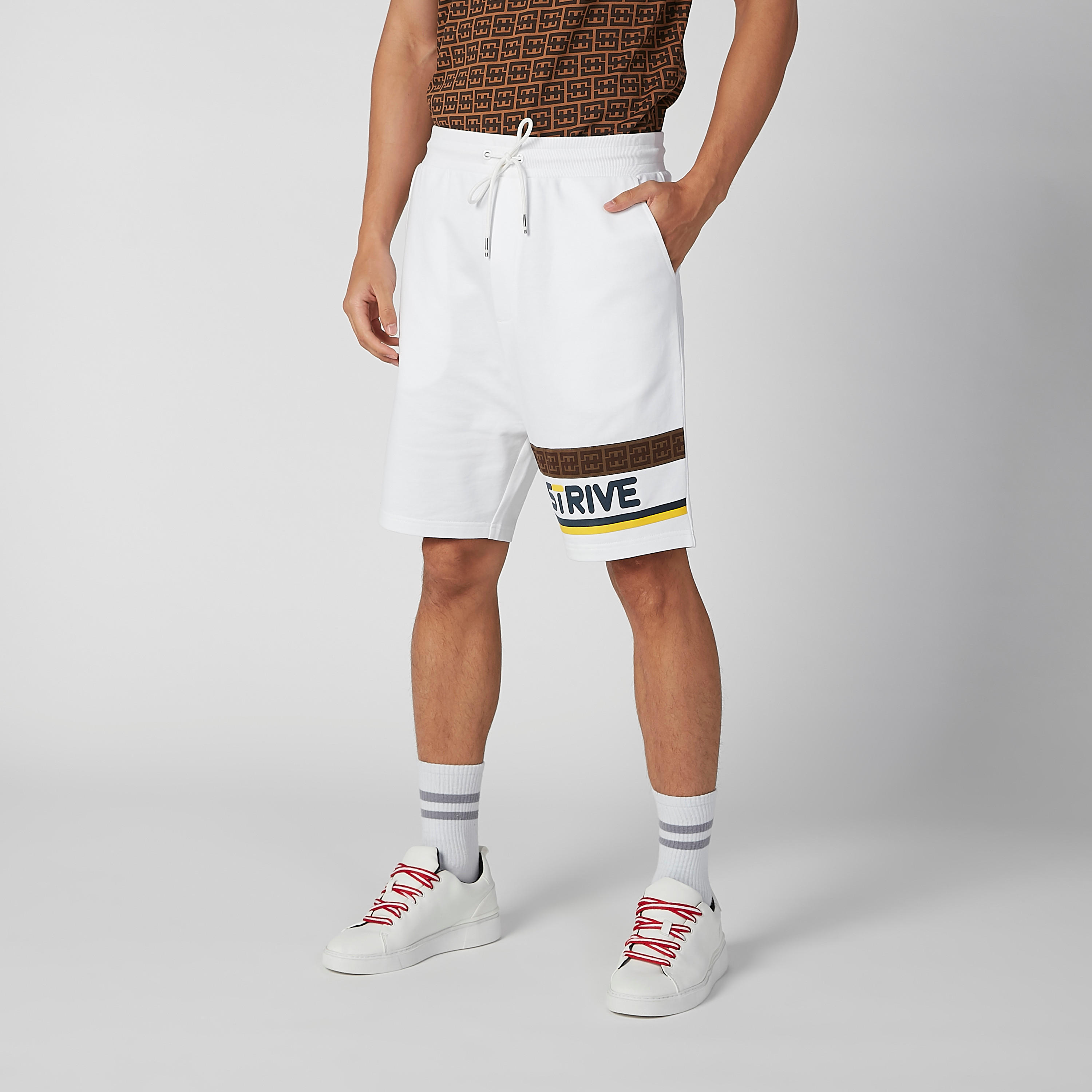 شورت برباط وجيوب وخصر مرن وطبعات-men-clothing-bottoms-shorts-image-1