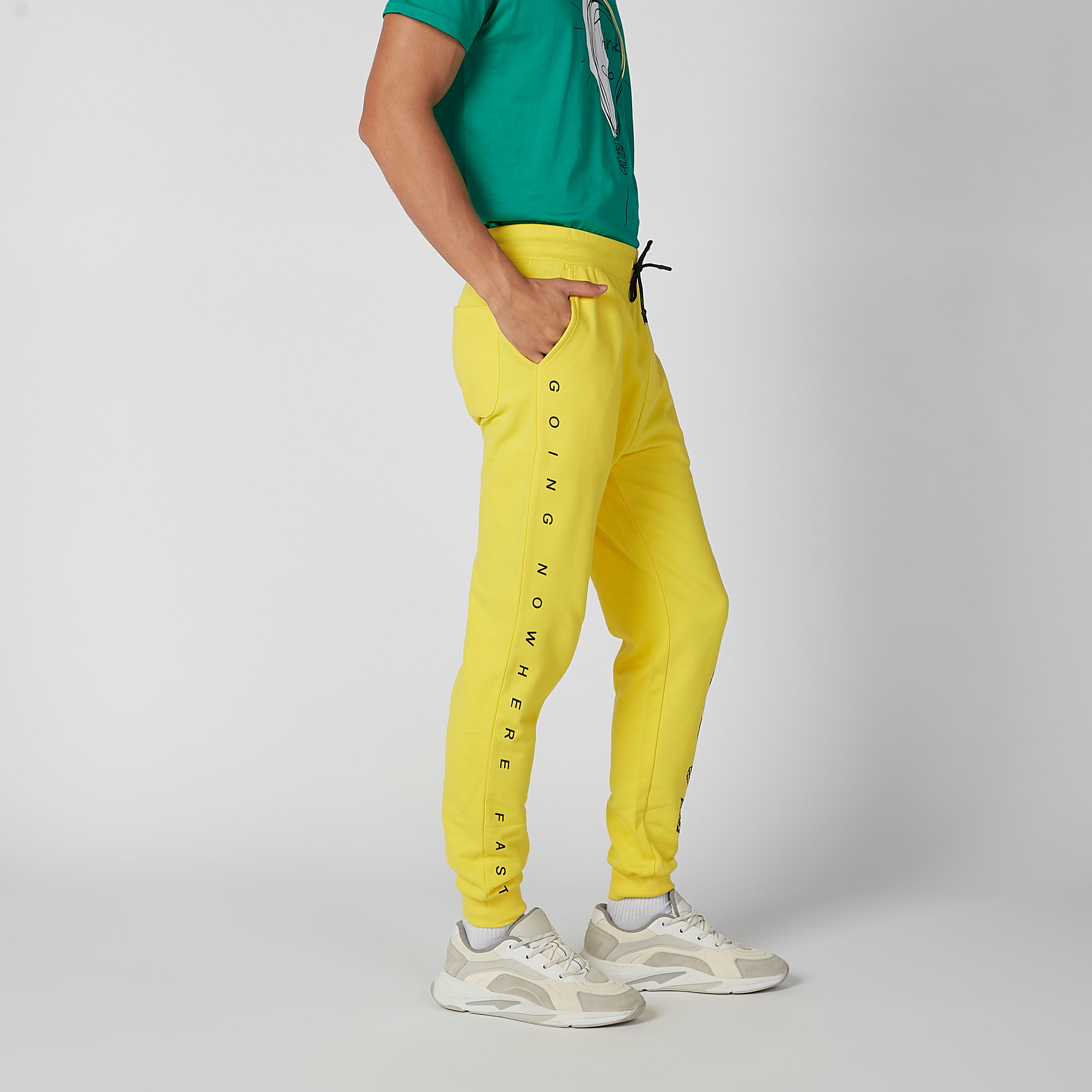 بنطلون رياضي برباط وجيوب وطبعات-men-clothing-bottoms-joggers-image-4