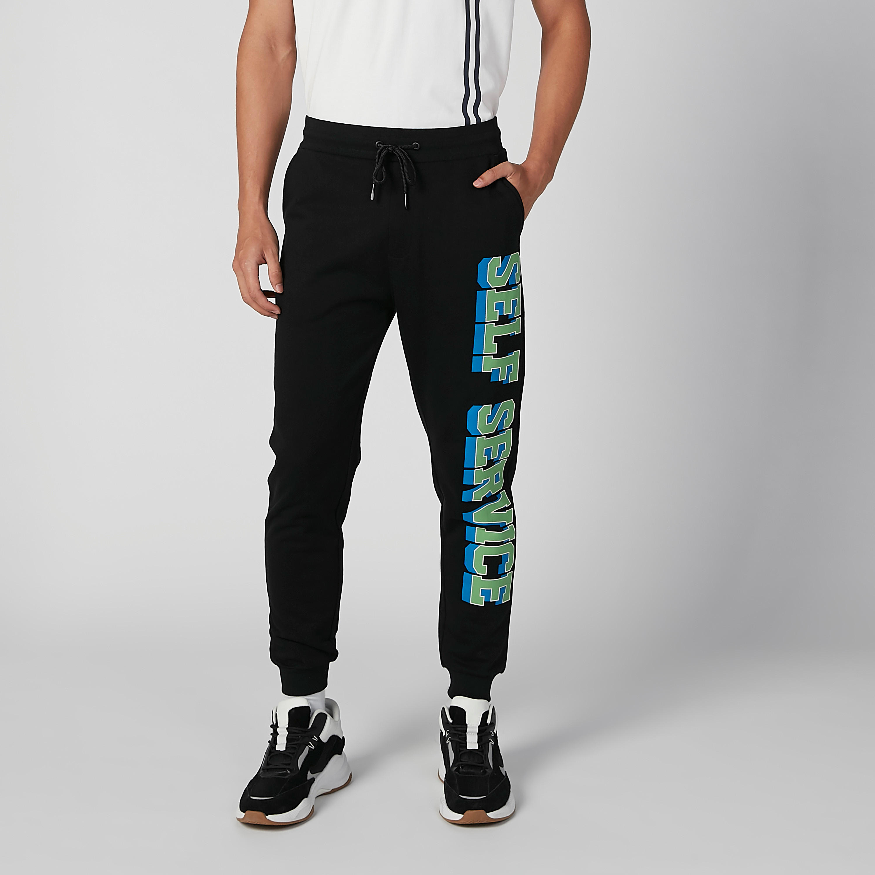بنطال رياضي طويل برباط وجيوب وطبعات-men-clothing-bottoms-joggers-image-2