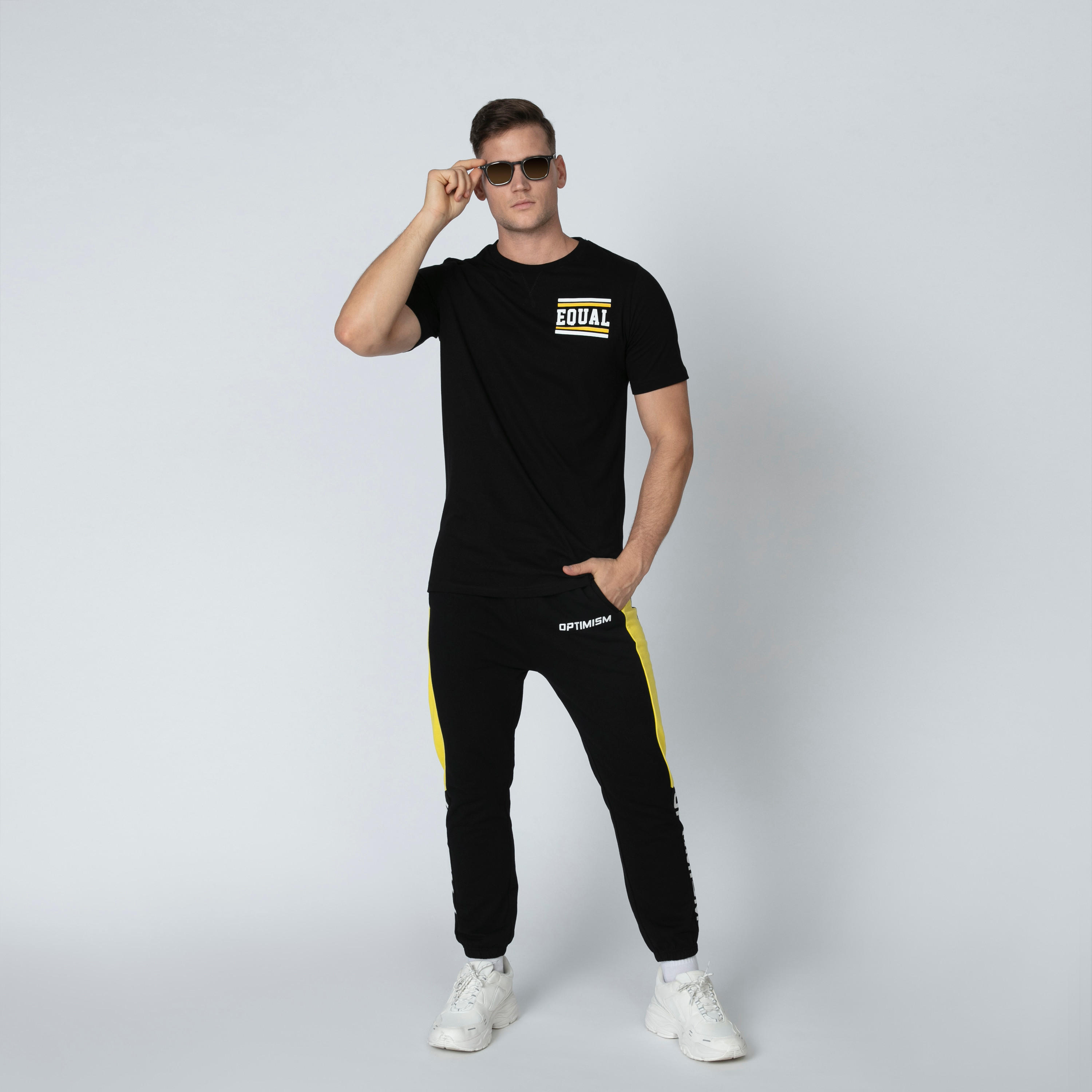 بنطال رياضي طويل برباط وجيوب وطبعات-men-clothing-bottoms-joggers-image-3